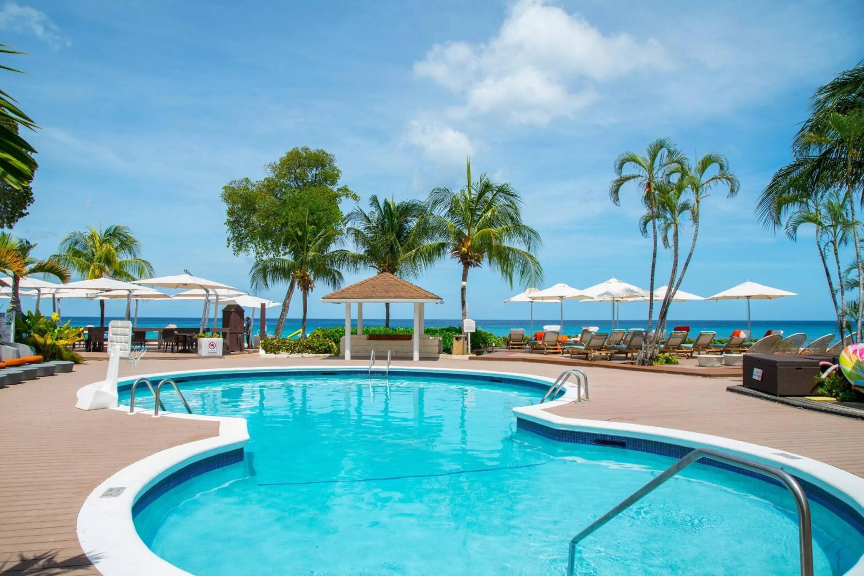 Swimming pool in Tamarind by Elegant Hotels - All-Inclusive