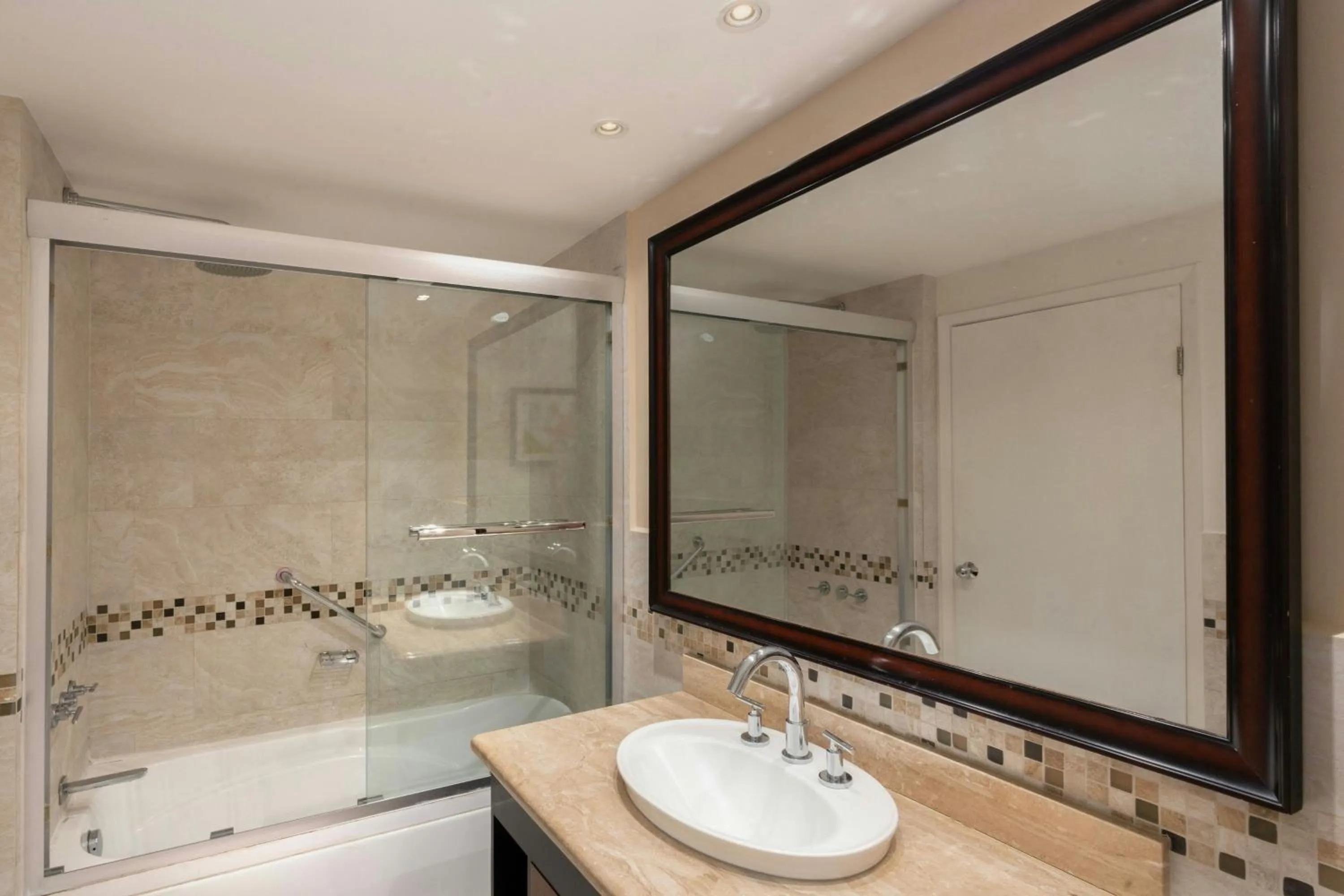 Photo of the whole room in Tamarind by Elegant Hotels - All-Inclusive