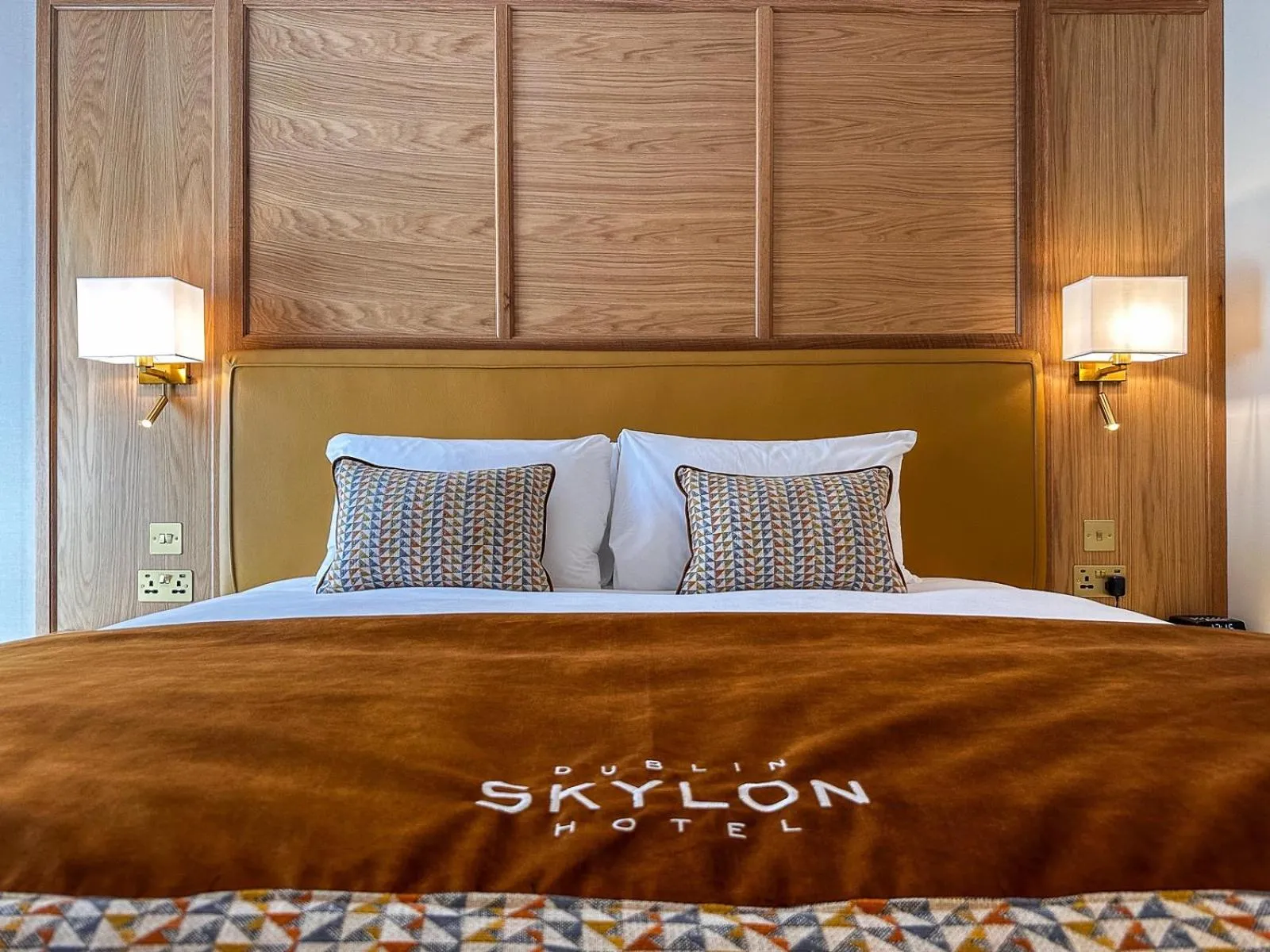 Bed in Dublin Skylon Hotel