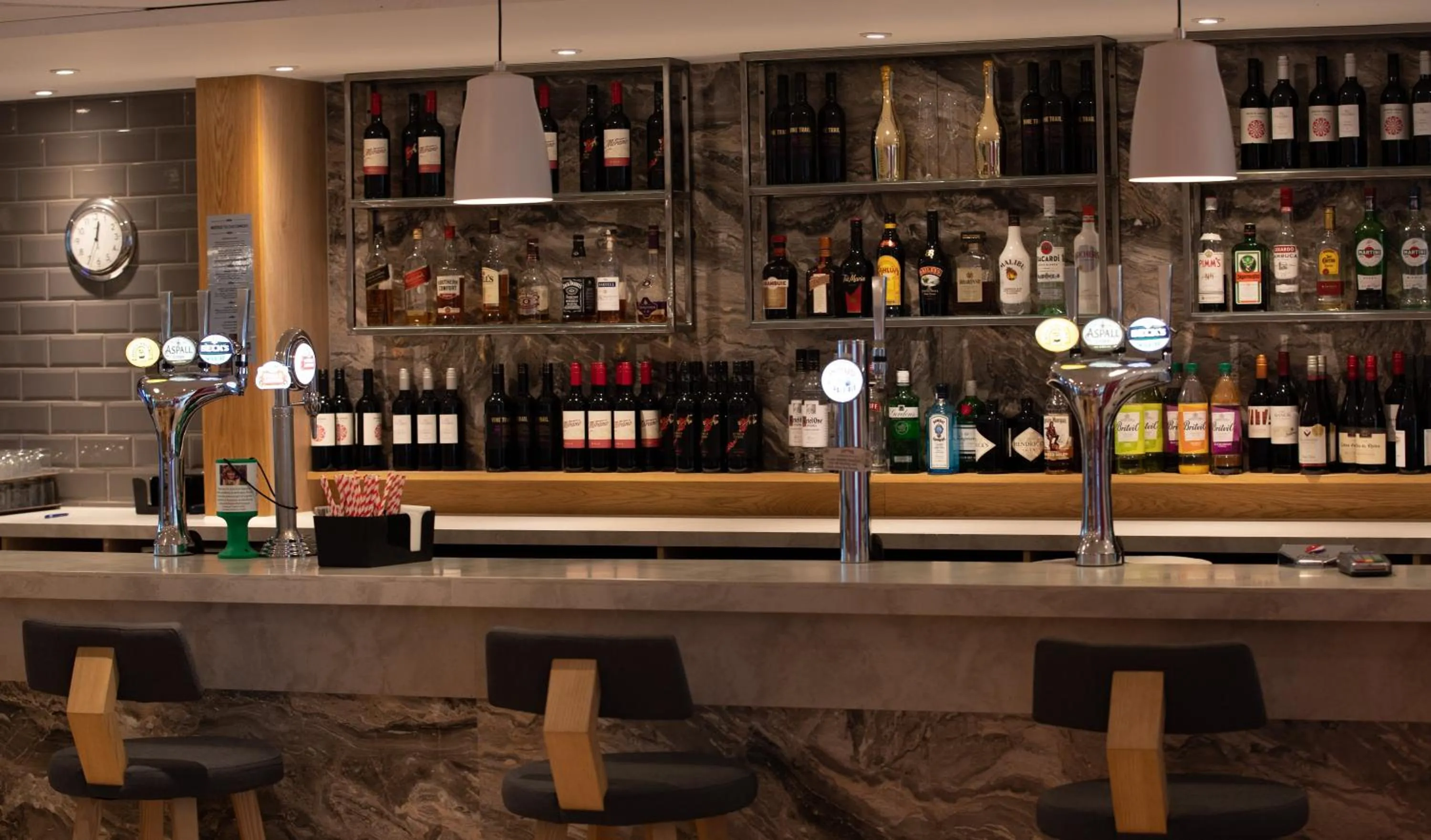 Lounge or bar in Holiday Inn Express London Stansted Airport by IHG