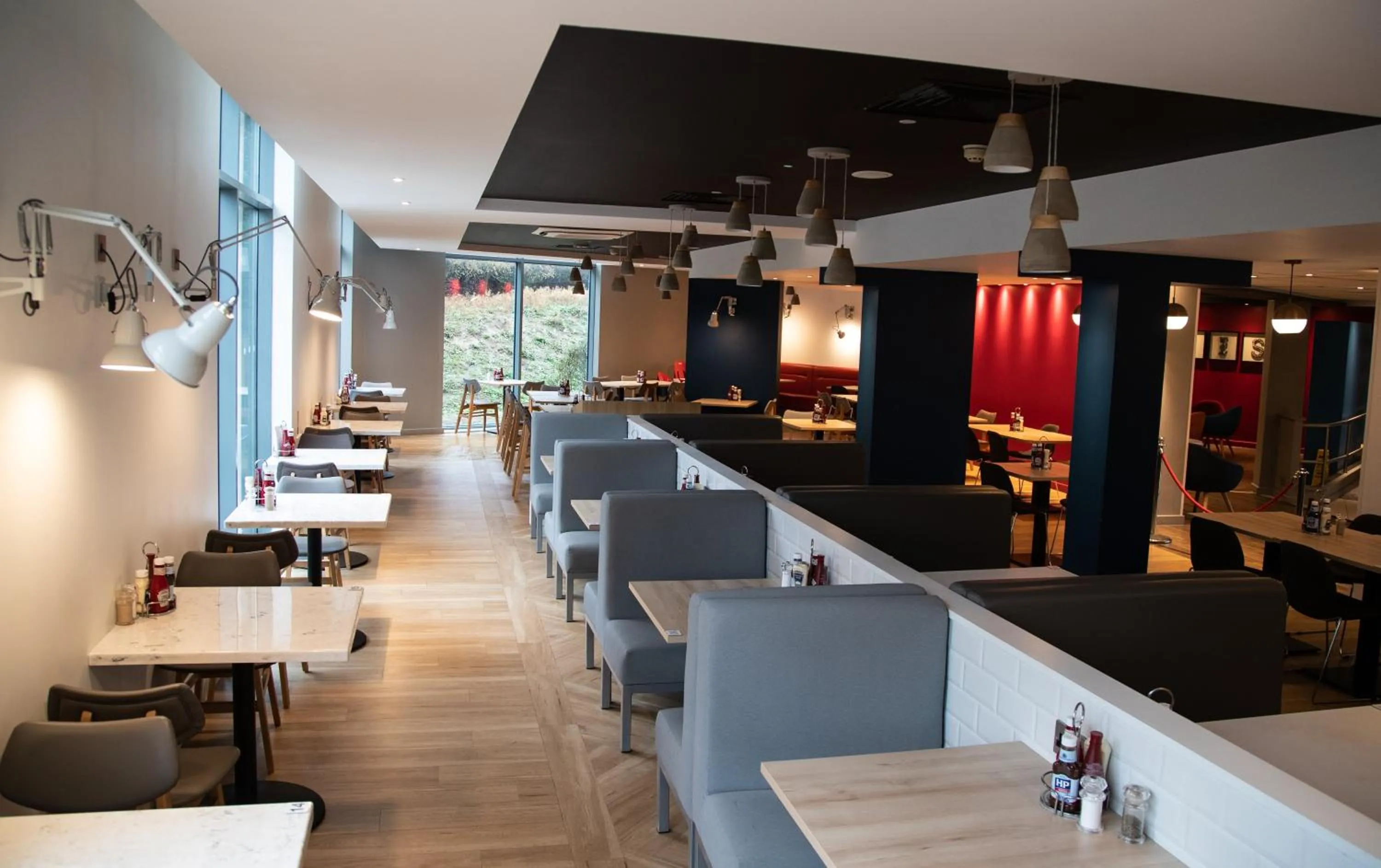 Restaurant/places to eat in Holiday Inn Express London Stansted Airport by IHG