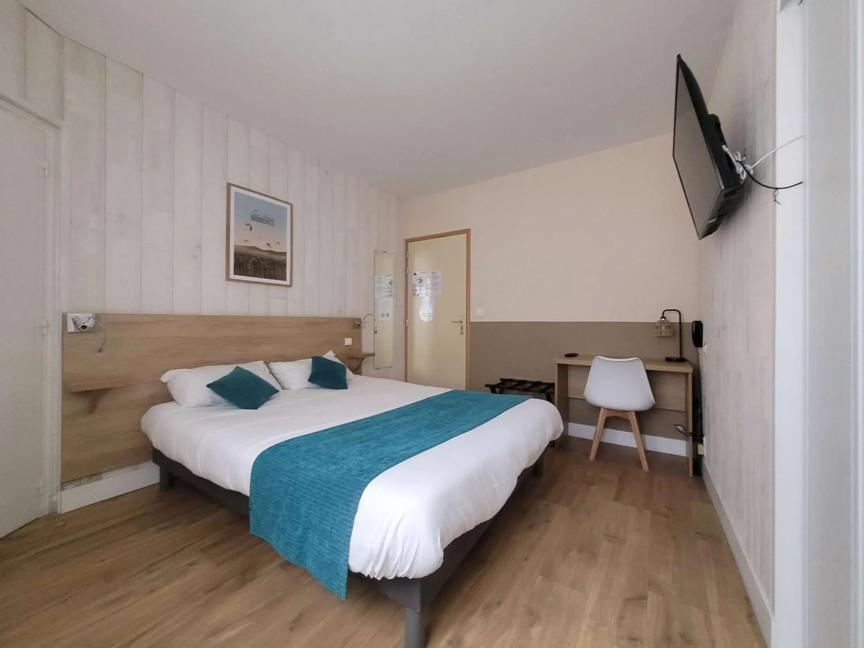 Comfort Queen Size Double Room in Brit Hotel des Halles Comfort Queen Size Double Room in Brit Hotel des Halles