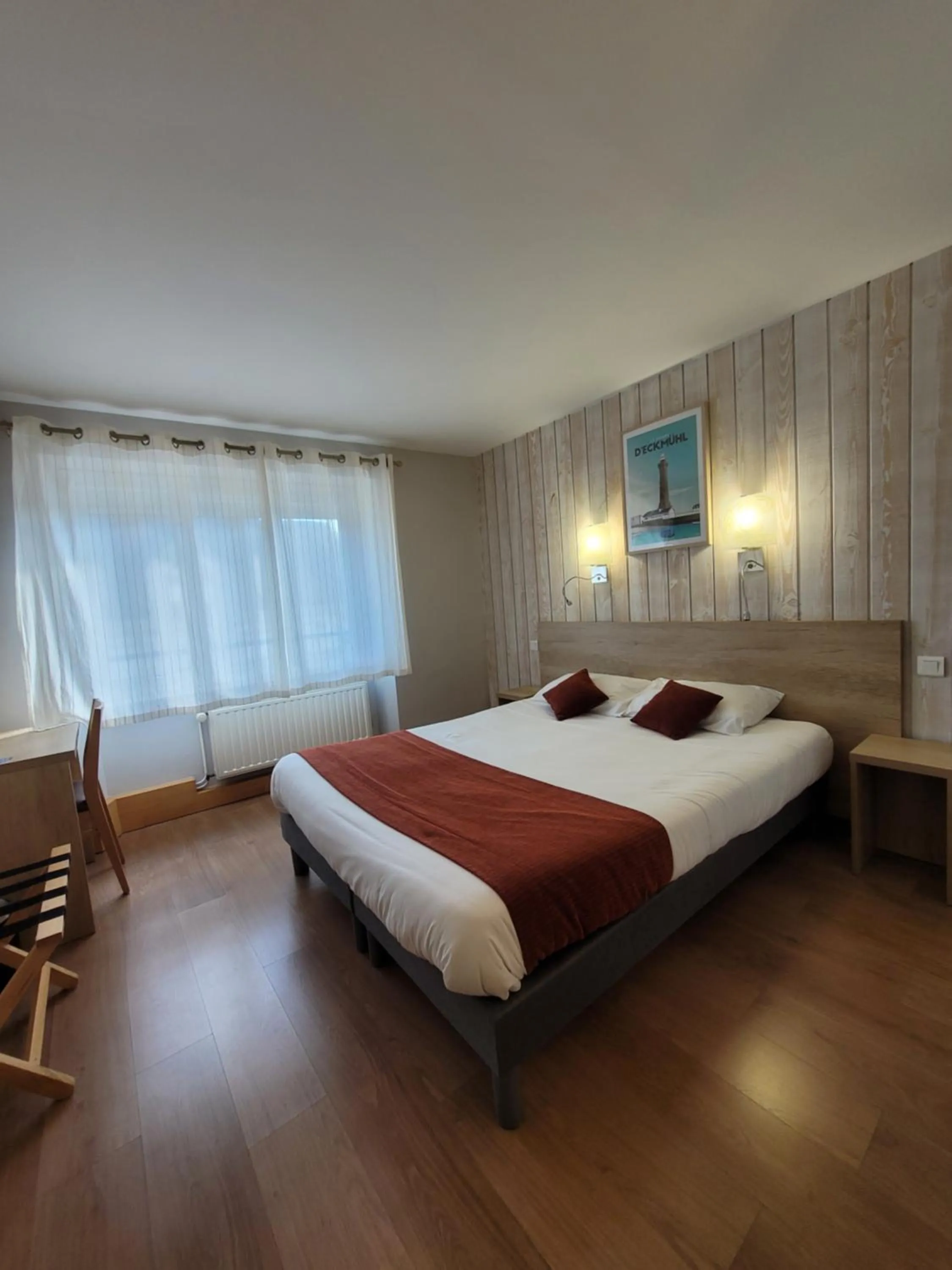 Bedroom, Bed in Brit Hotel des Halles