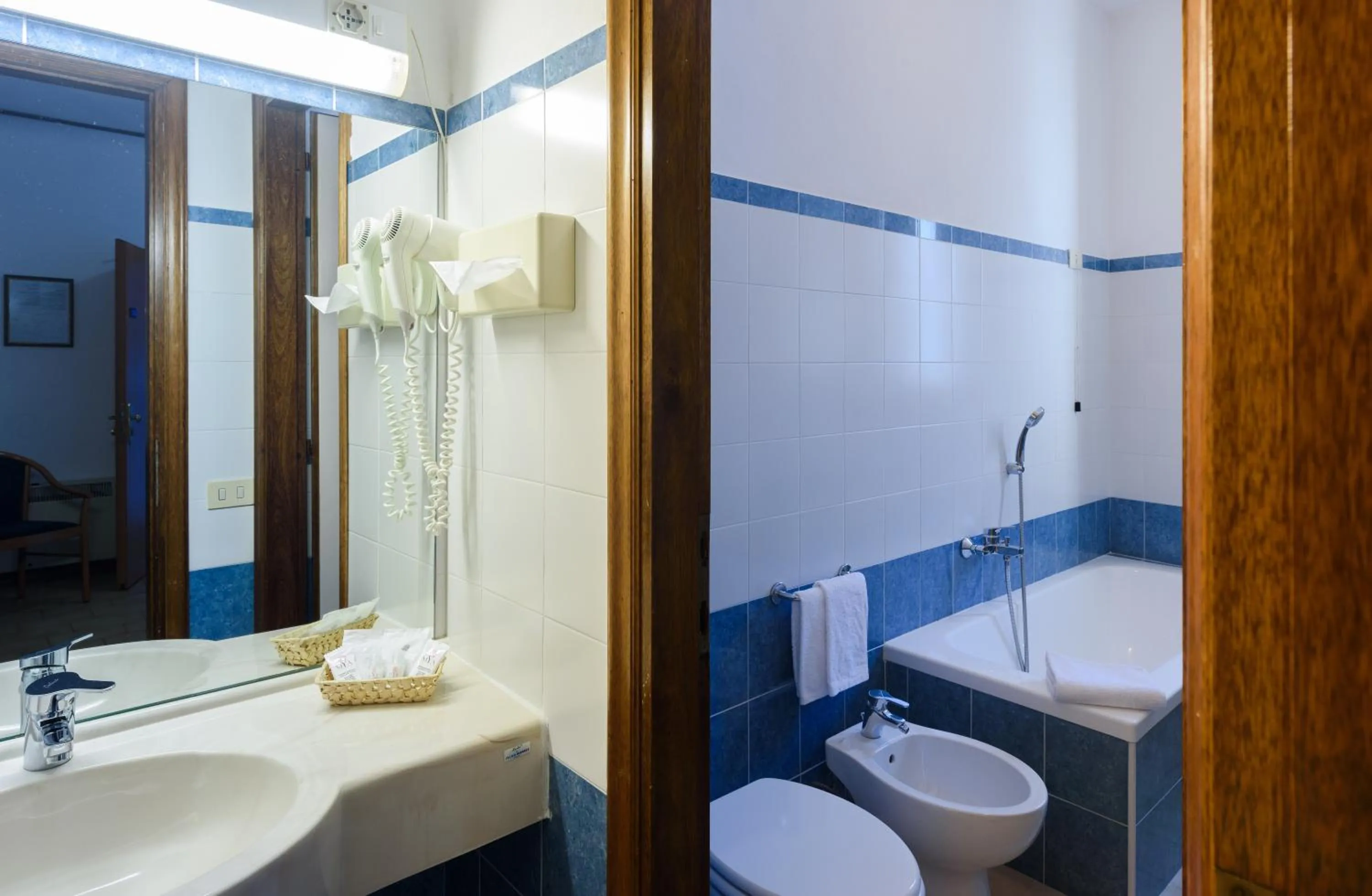 Bathroom in Hotel Italie et Suisse