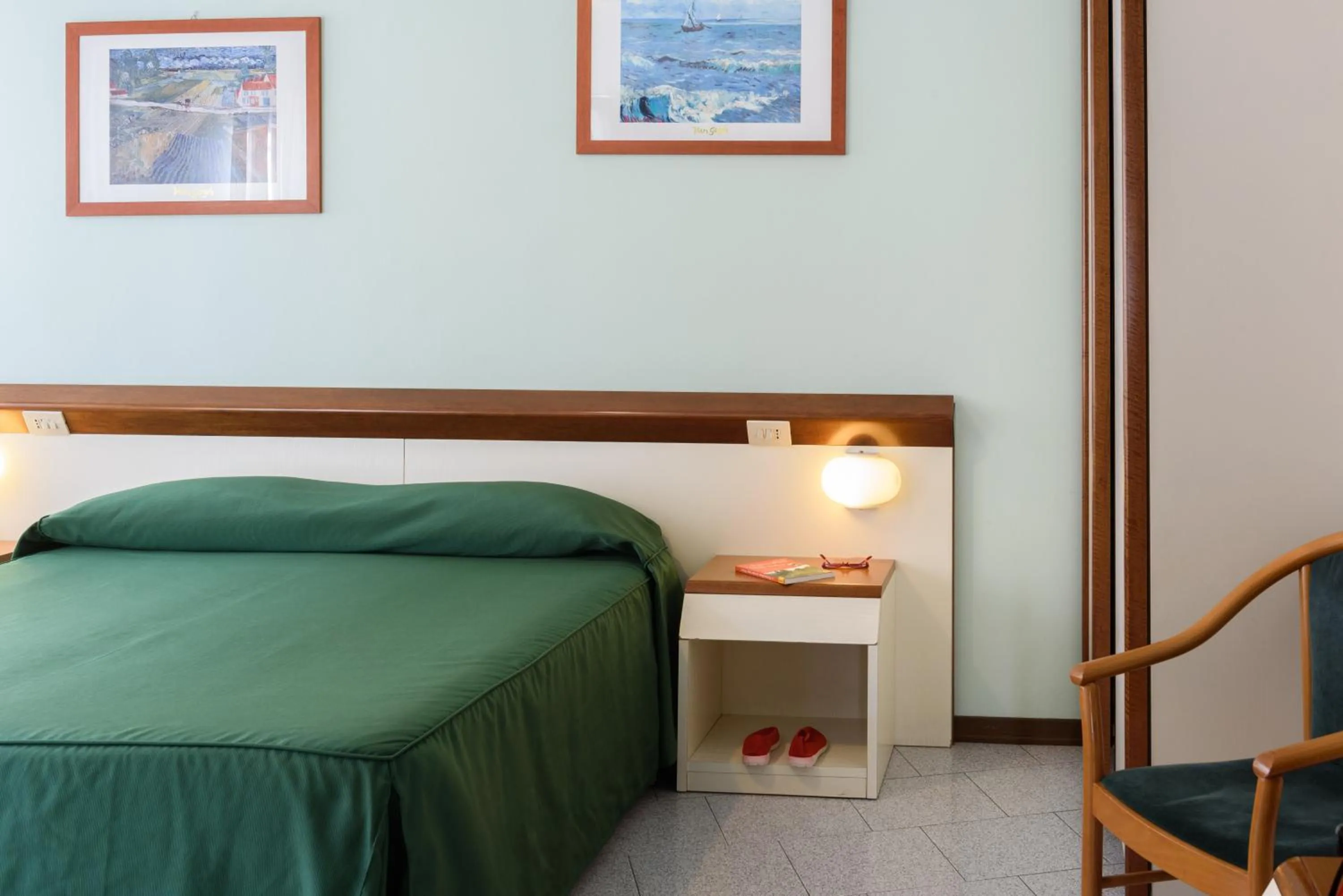 Bedroom, Bed in Hotel Italie et Suisse