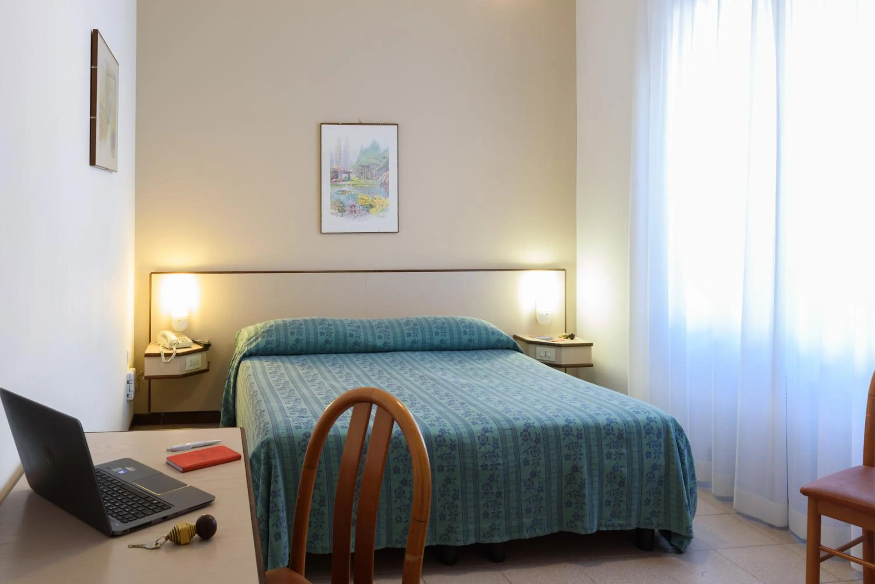 Bedroom, Bed in Hotel Italie et Suisse