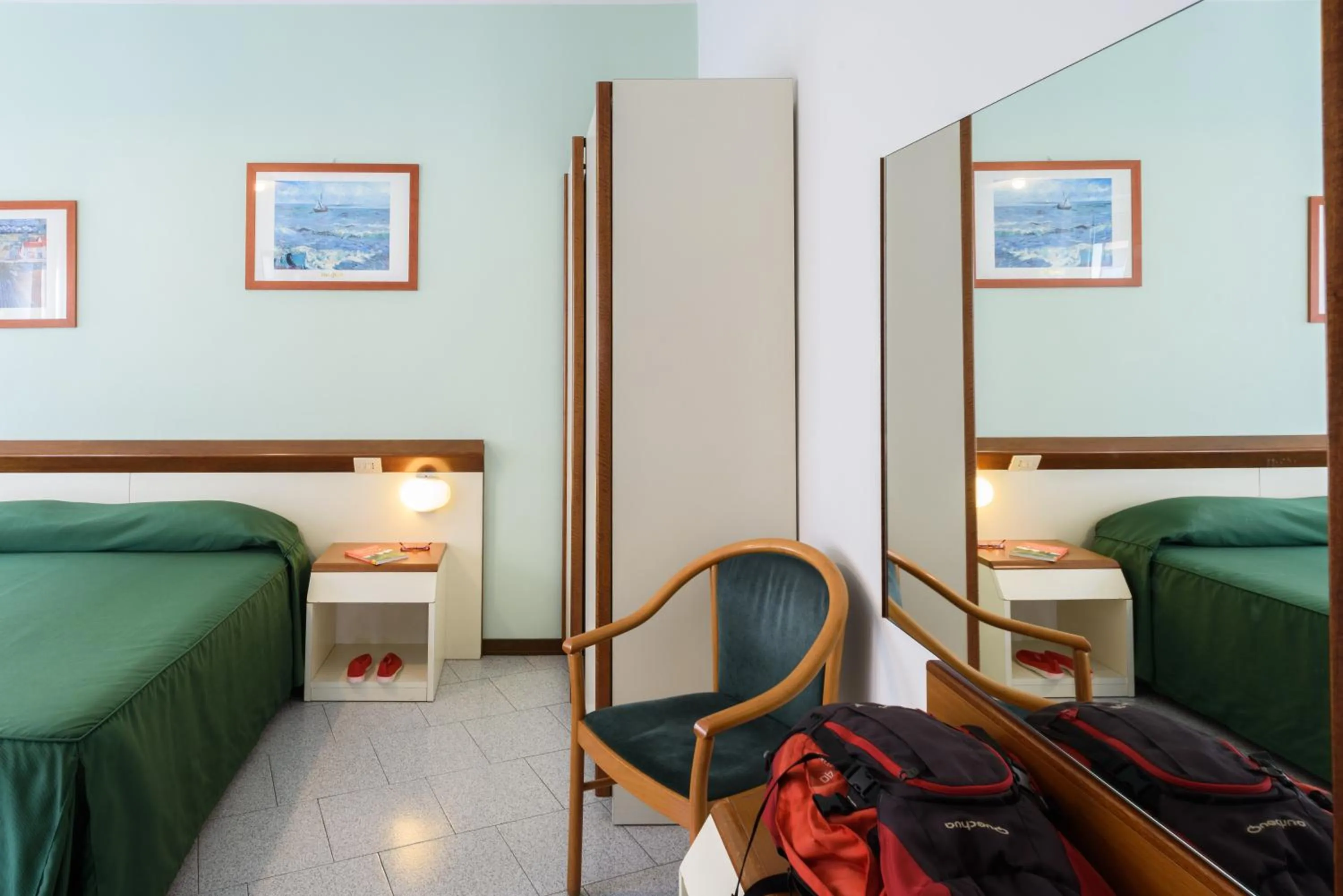 Bedroom, Bed in Hotel Italie et Suisse
