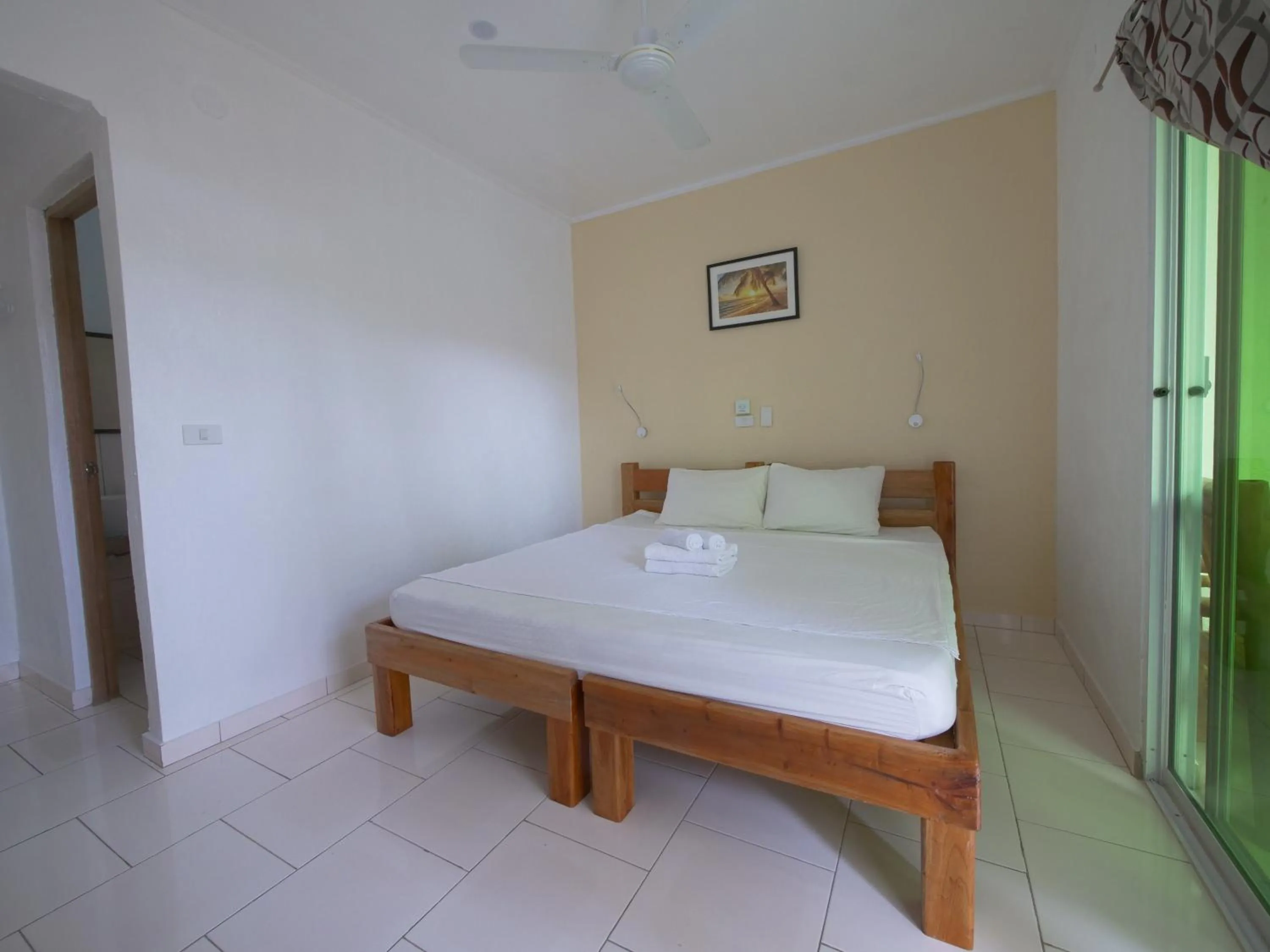 Bed in Alona Gecko Inn