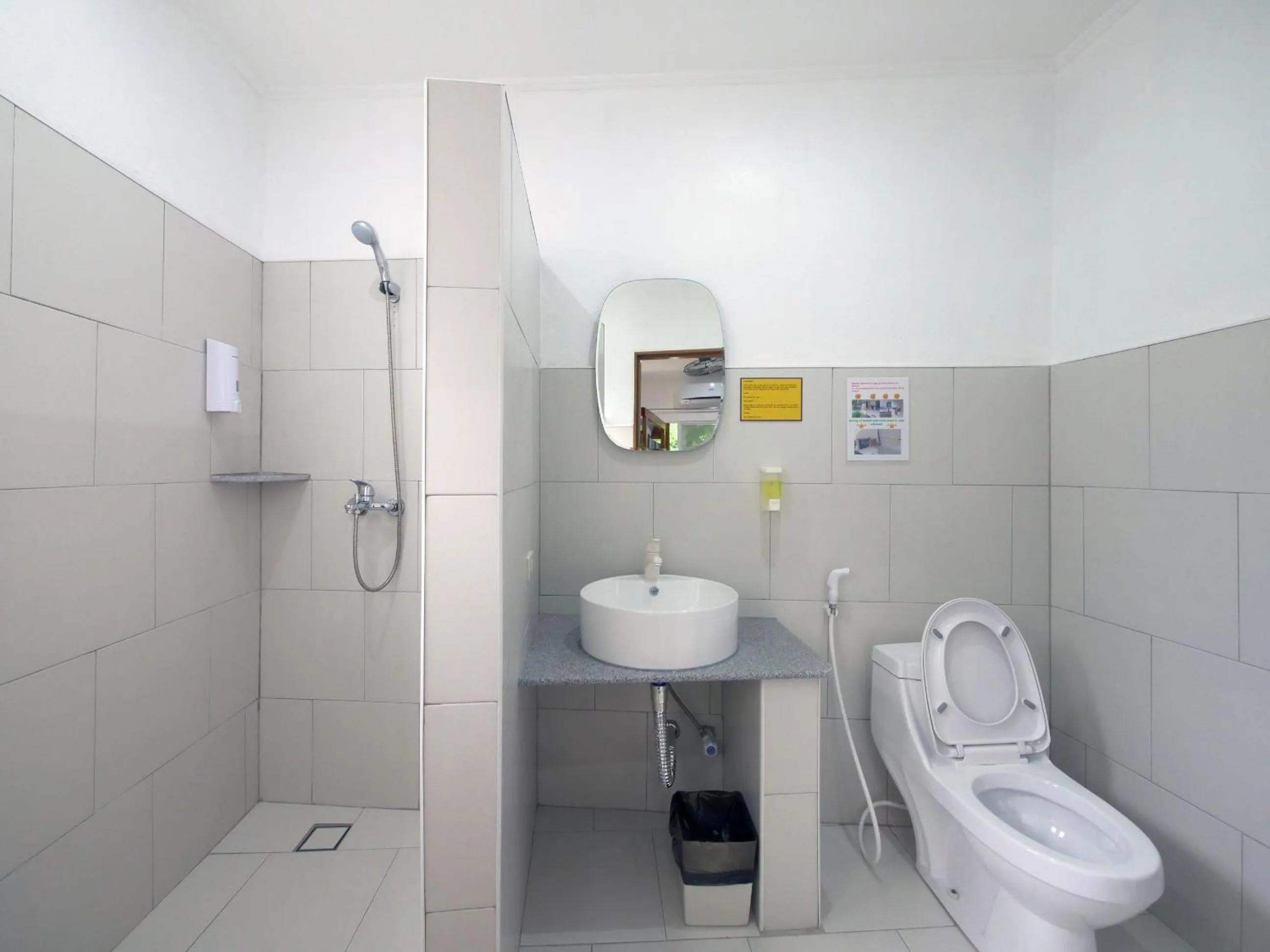 Shower in Alona Gecko Inn