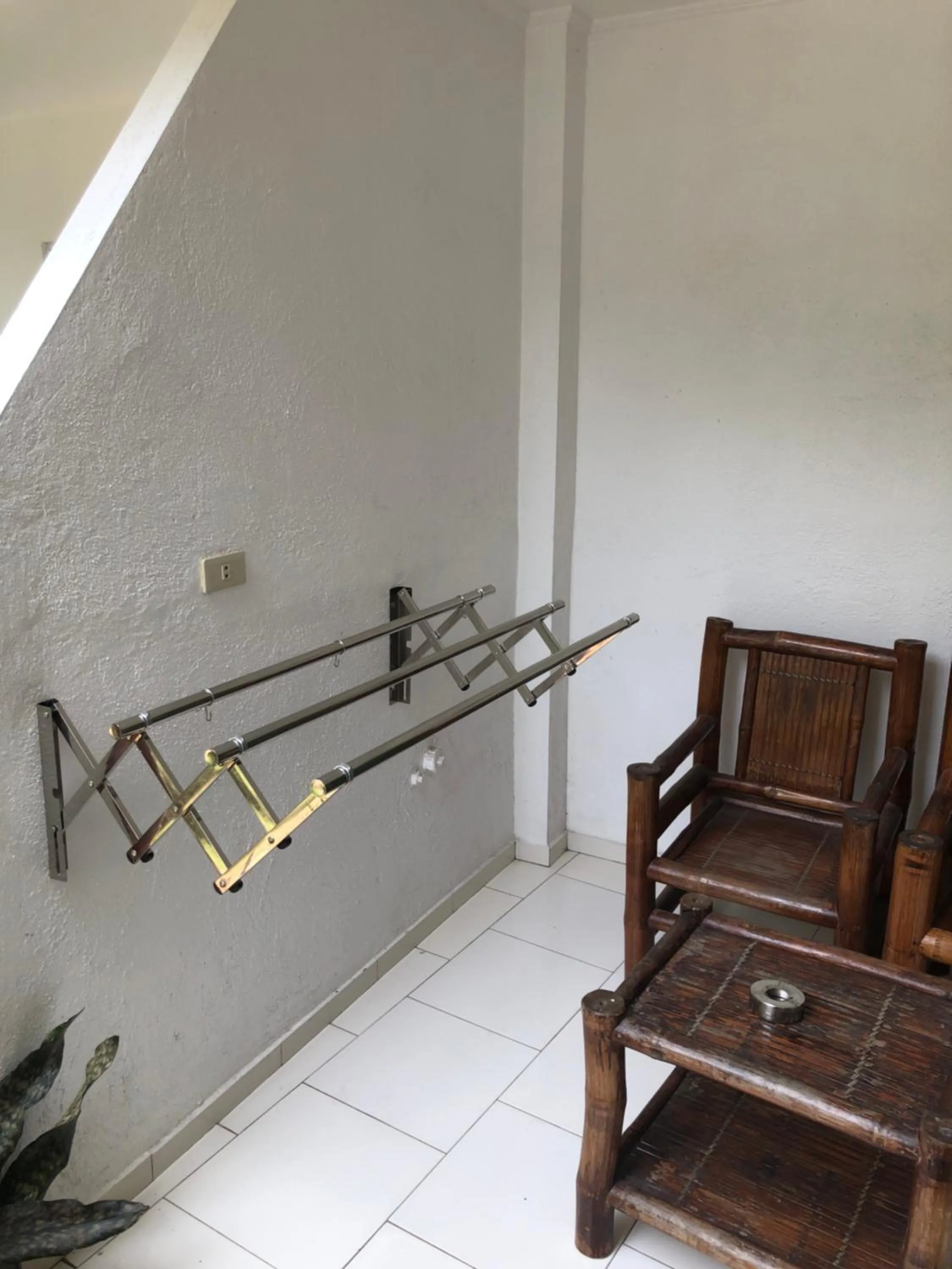 wardrobe in Alona Gecko Inn