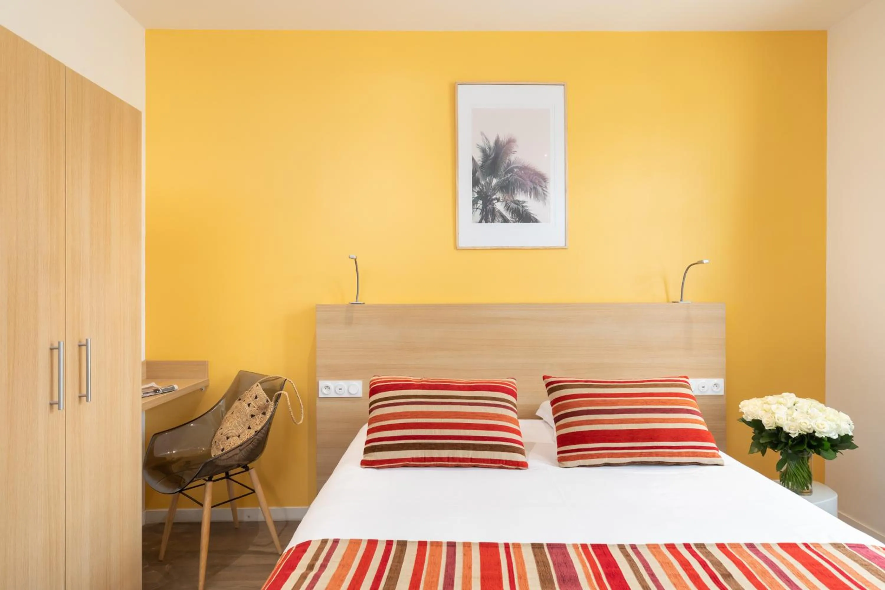 Photo of the whole room, Bed in Hôtel Byakko Nice