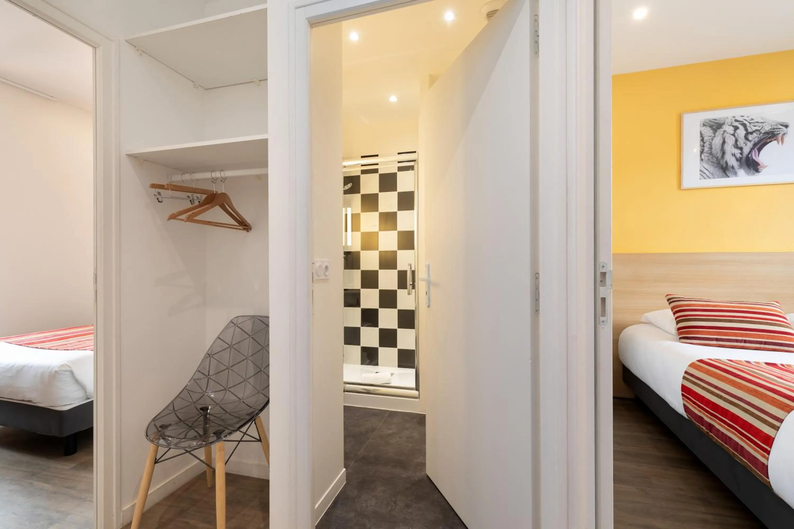 Photo of the whole room, Bed in Hôtel Byakko Nice