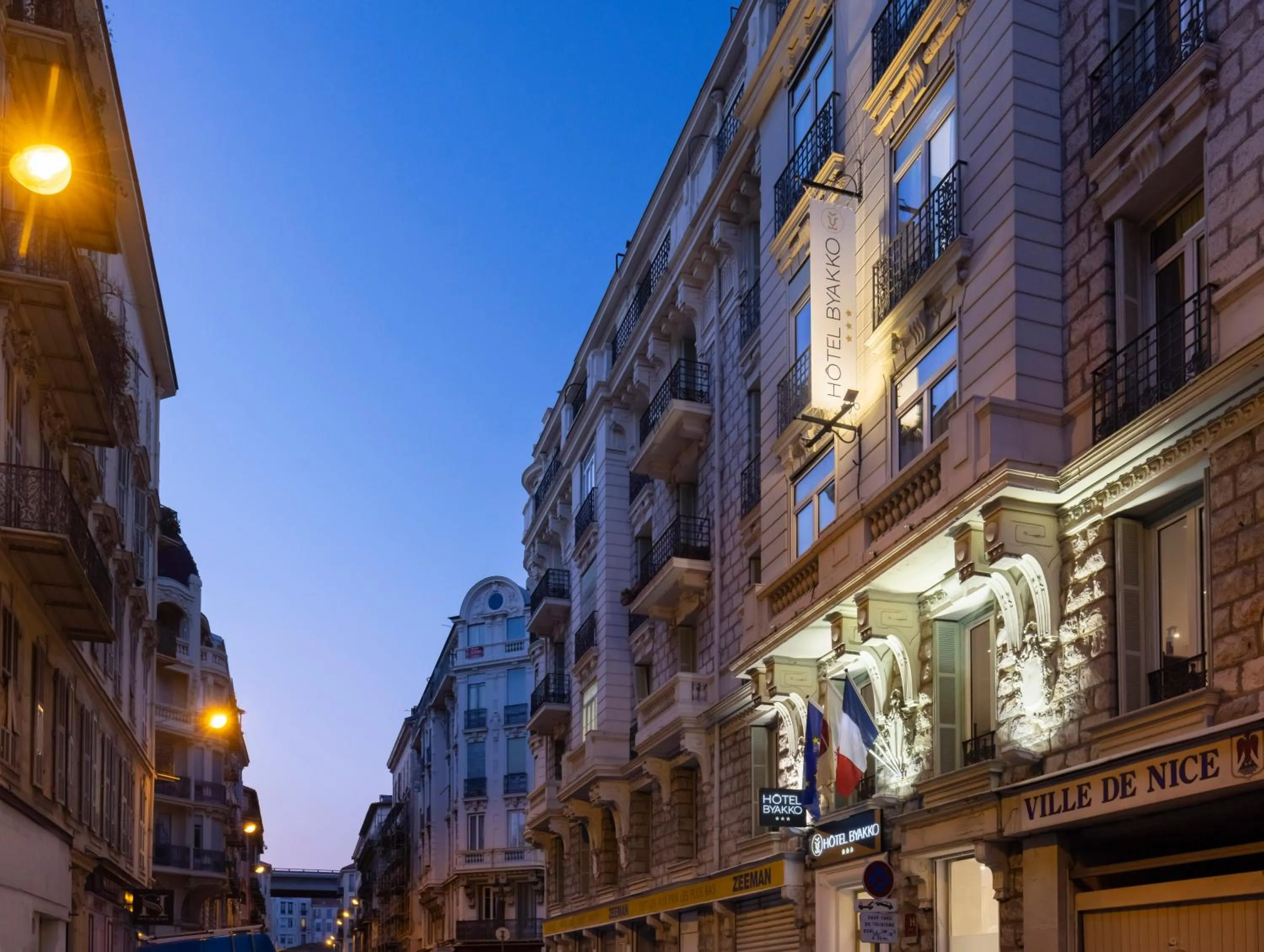 Property building in Hôtel Byakko Nice