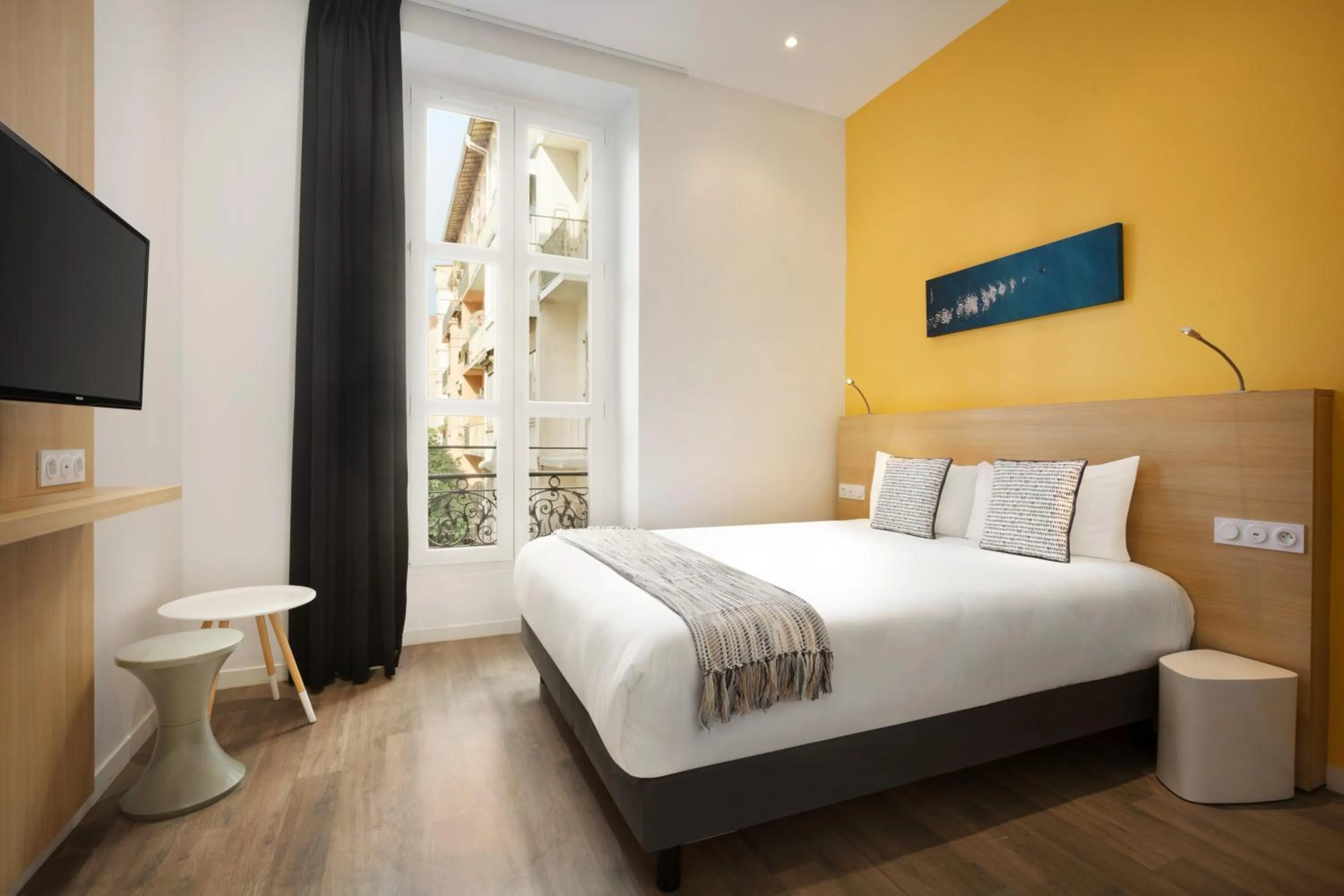 Photo of the whole room, Bed in Hôtel Byakko Nice