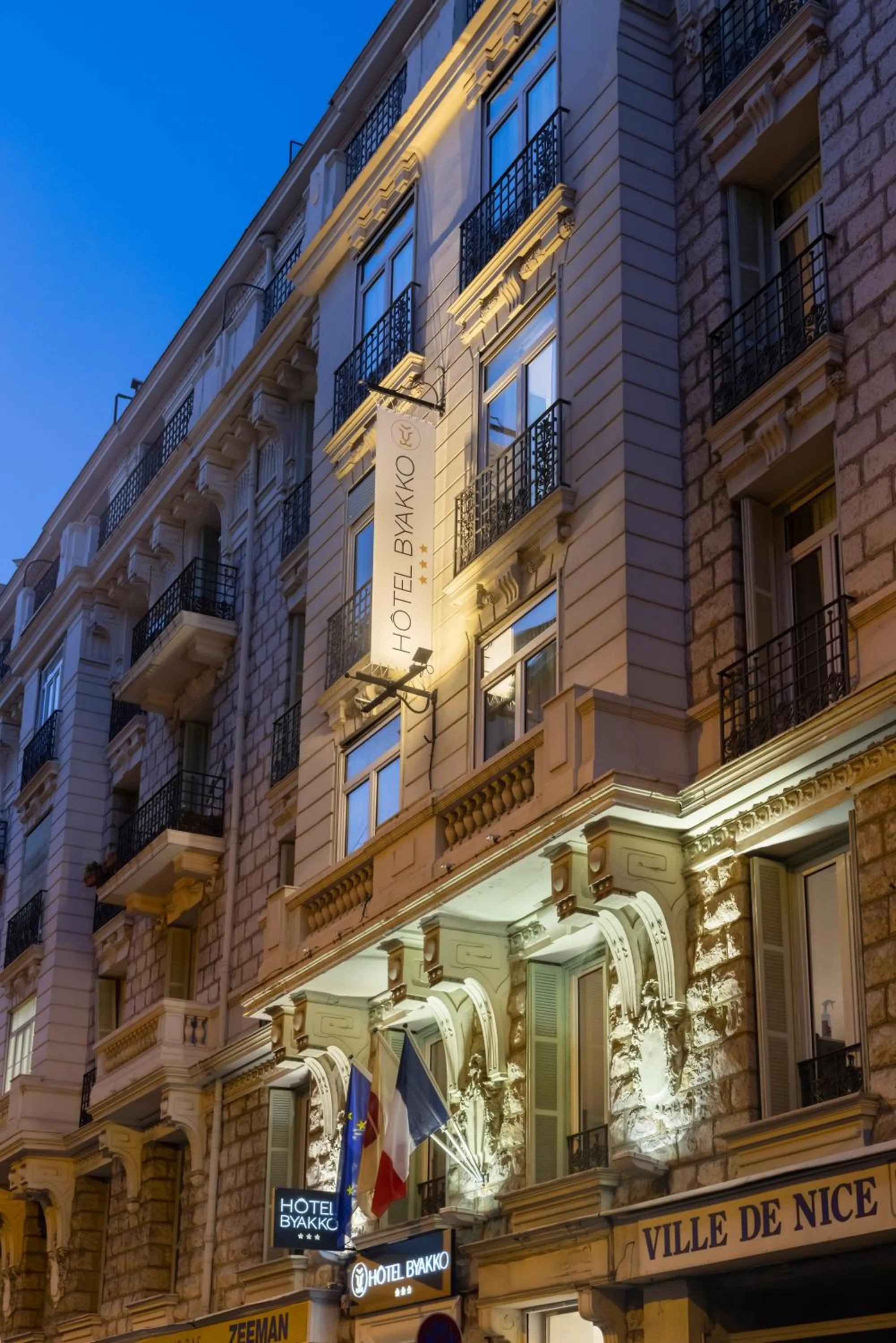 Property building in Hôtel Byakko Nice