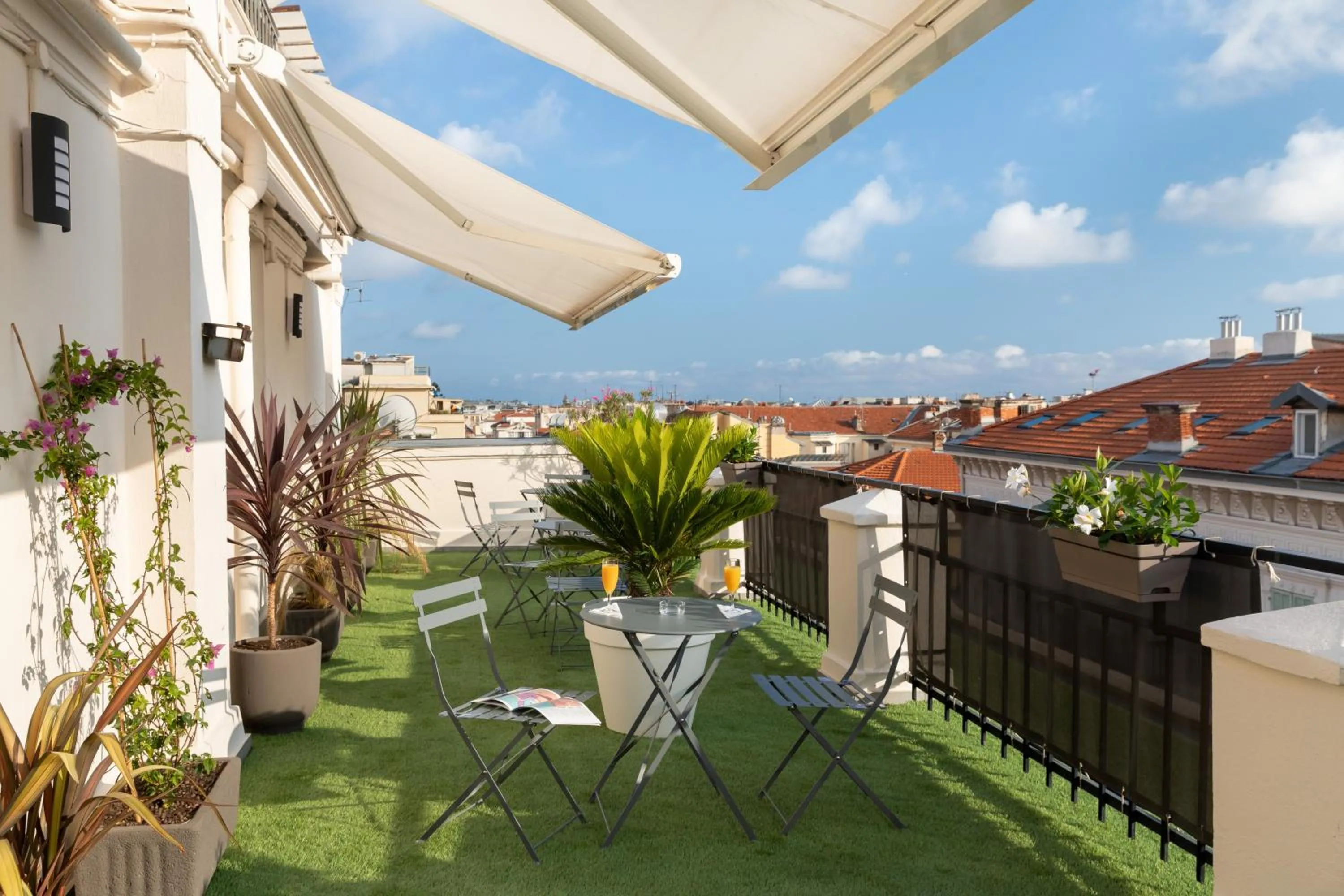 Patio in Hôtel Byakko Nice