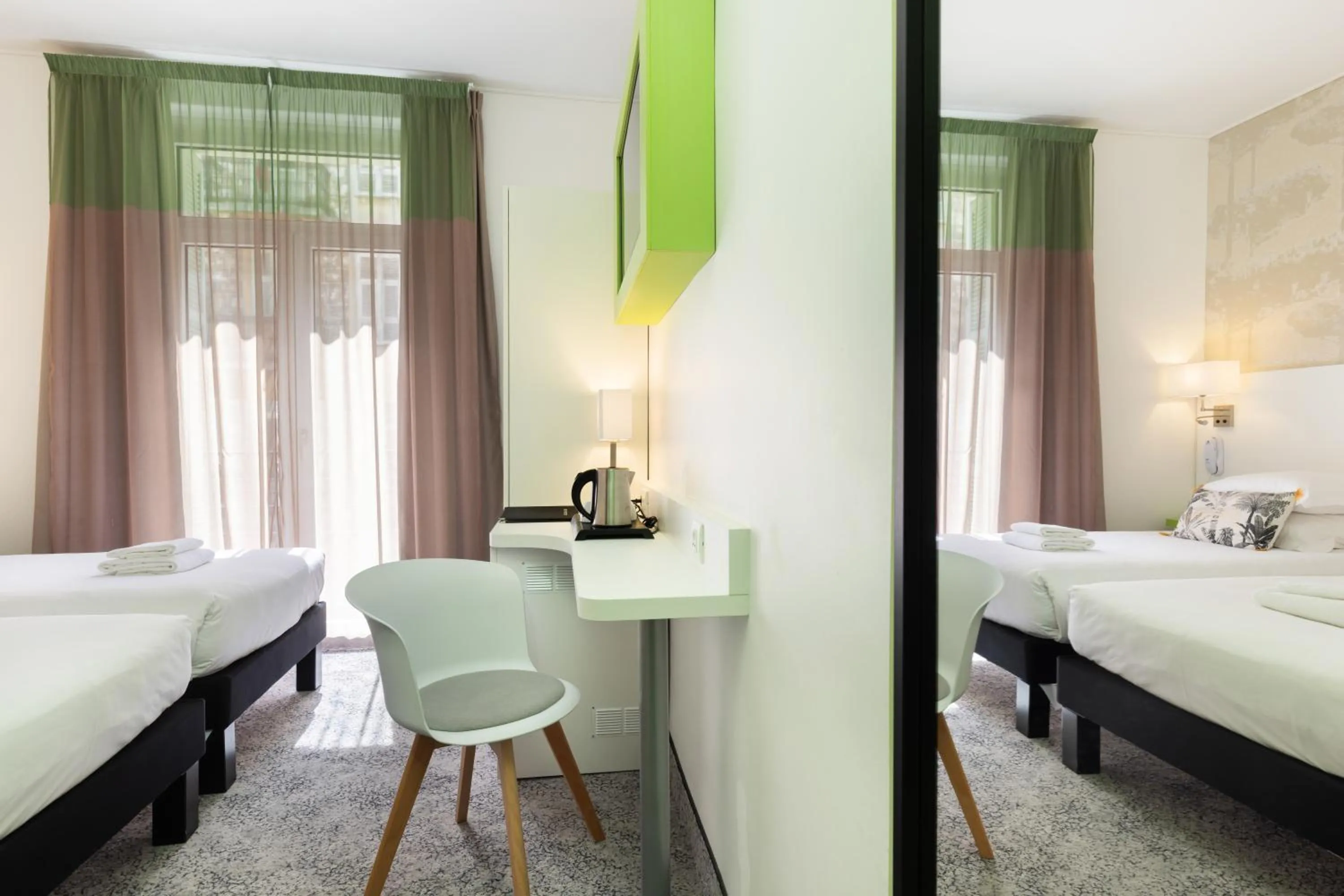 Bedroom, Bed in Hôtel Byakko Nice