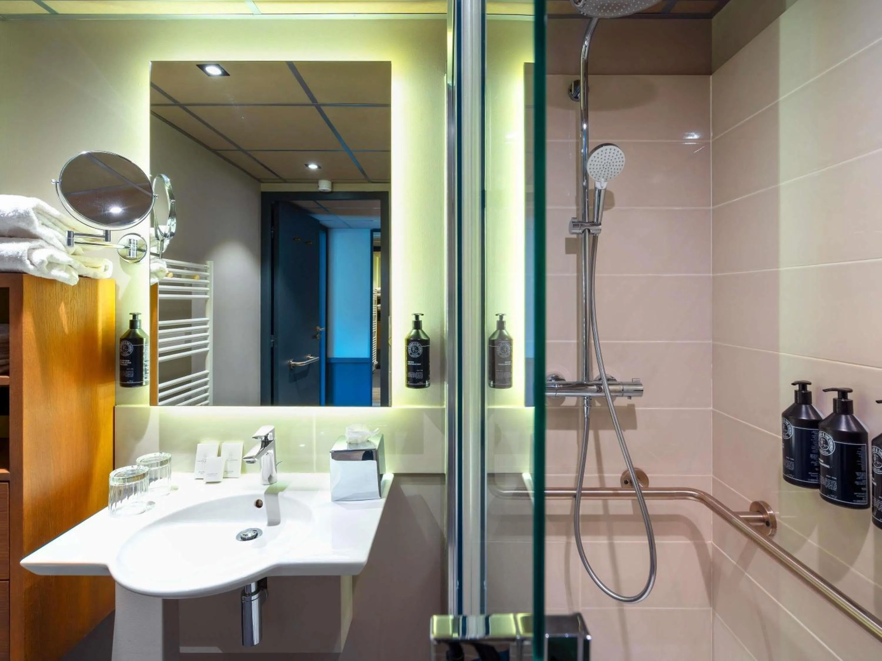 Bedroom in Le Splendid Hotel Lac D'Annecy - Handwritten Collection