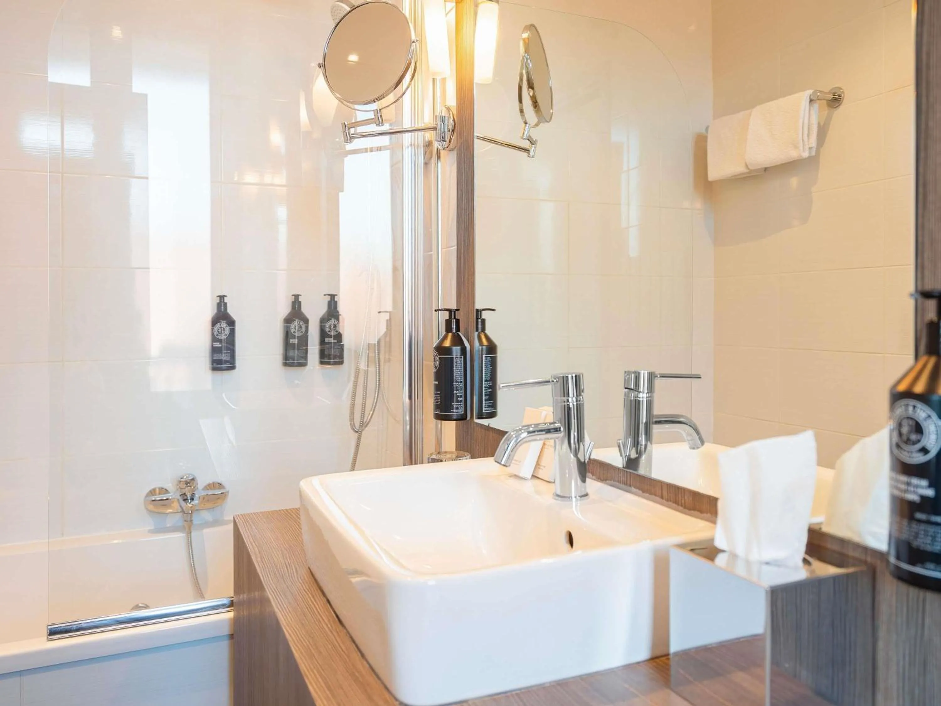 Bedroom in Le Splendid Hotel Lac D'Annecy - Handwritten Collection