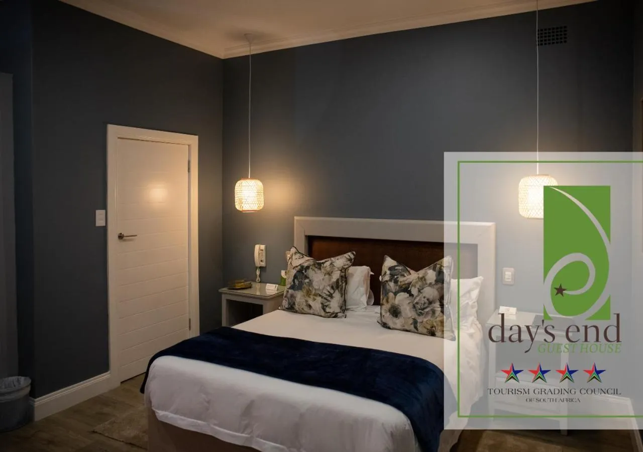 Bed in Day's End Guest House