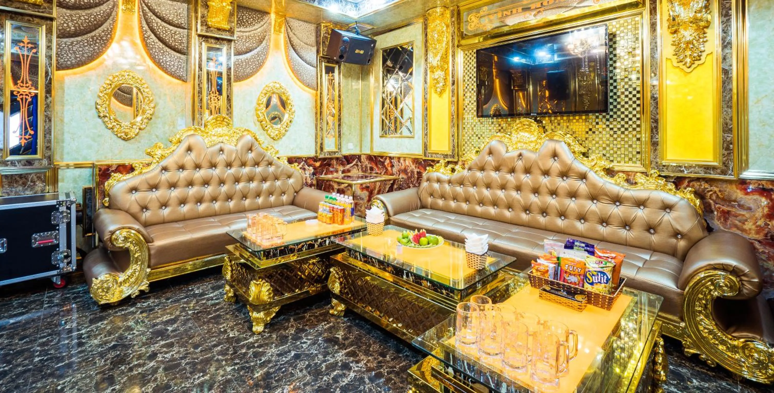 Karaoke in Vinh Hoang Hotel