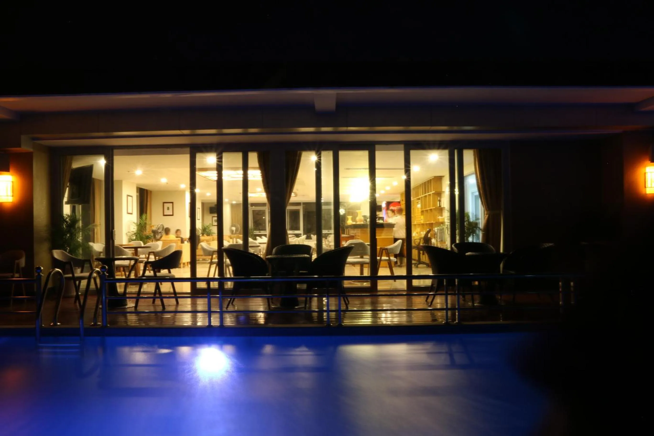 Swimming pool in Vinh Hoang Hotel