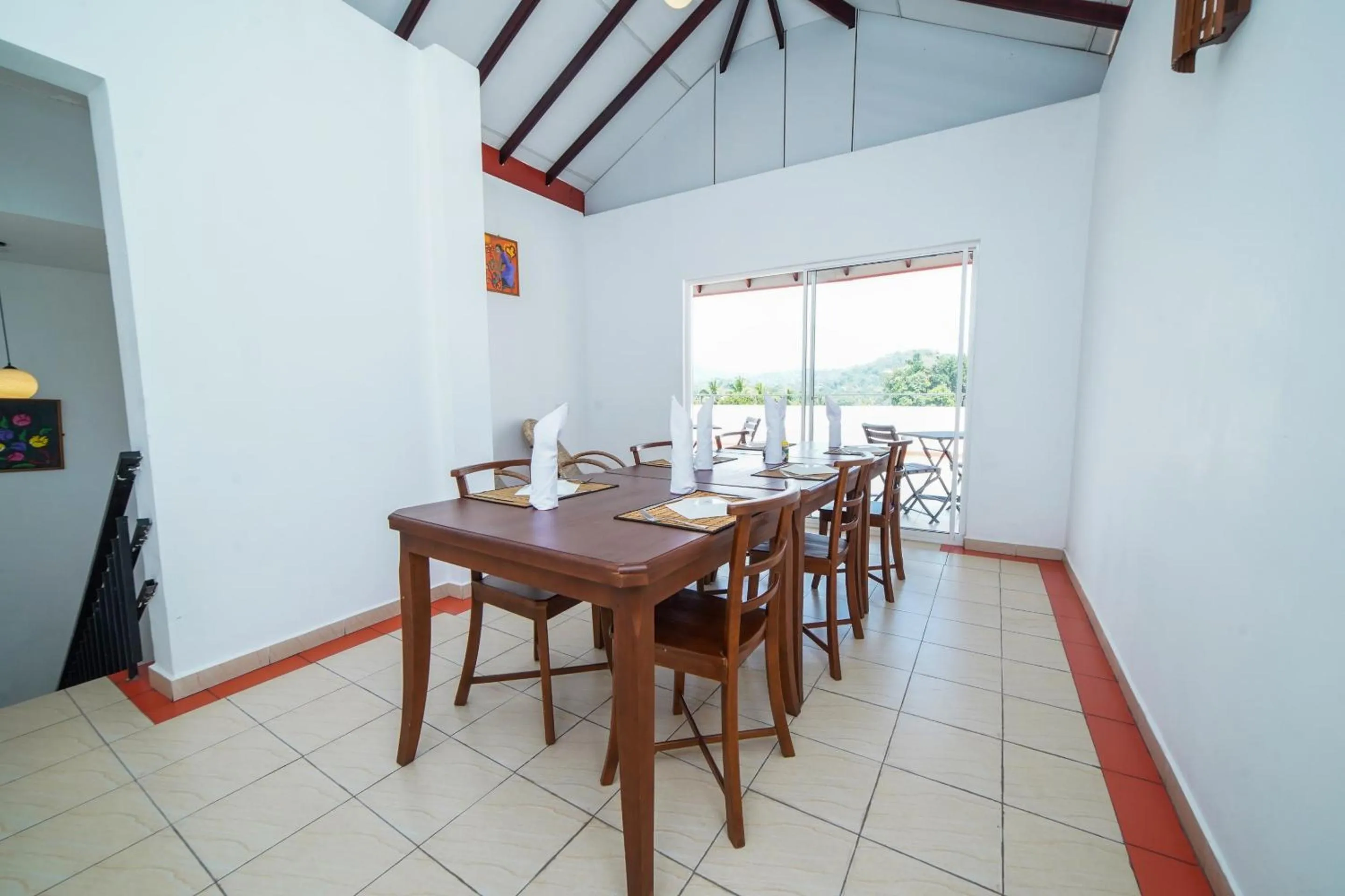 Restaurant/places to eat in Dazzling Villa