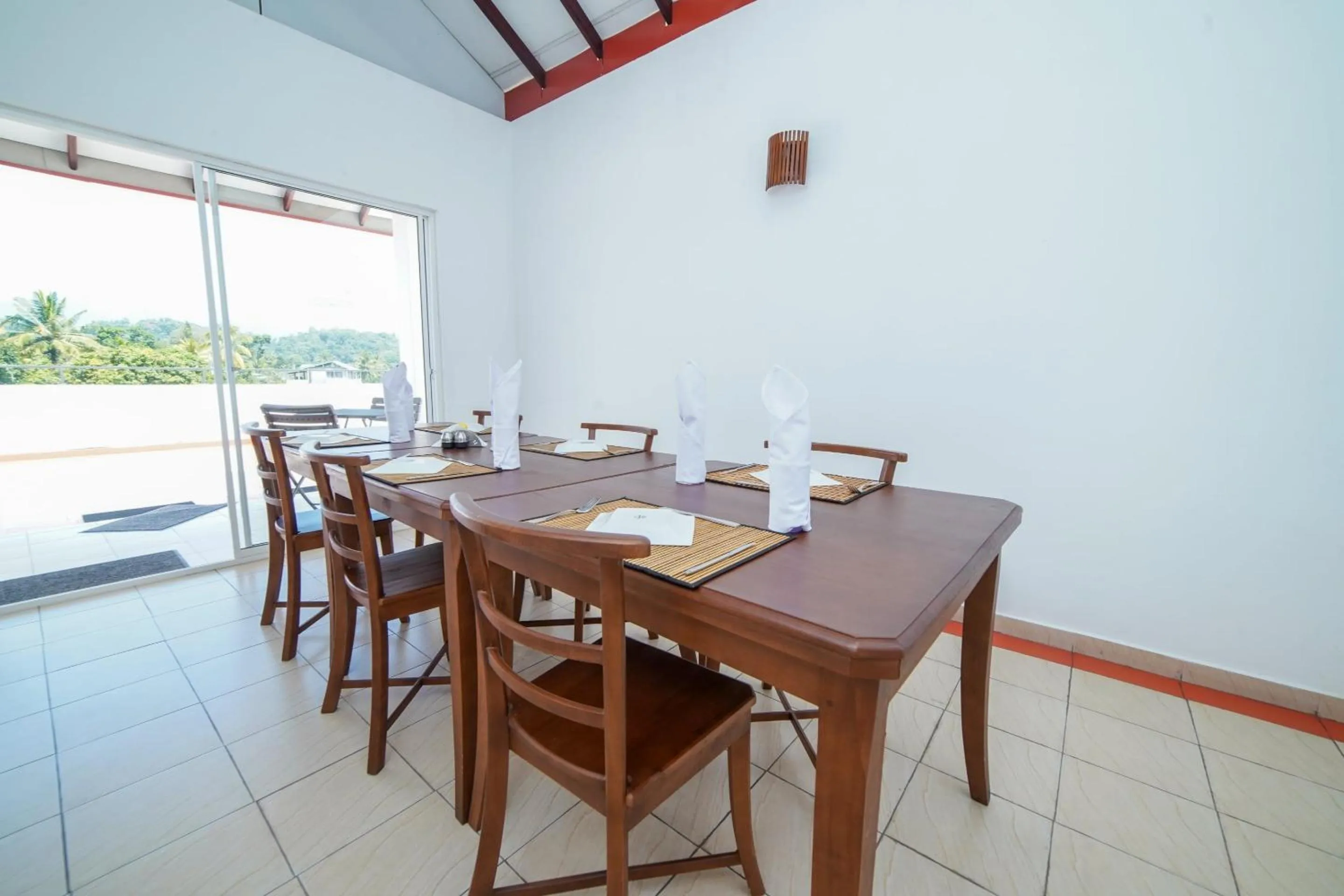 Restaurant/places to eat in Dazzling Villa