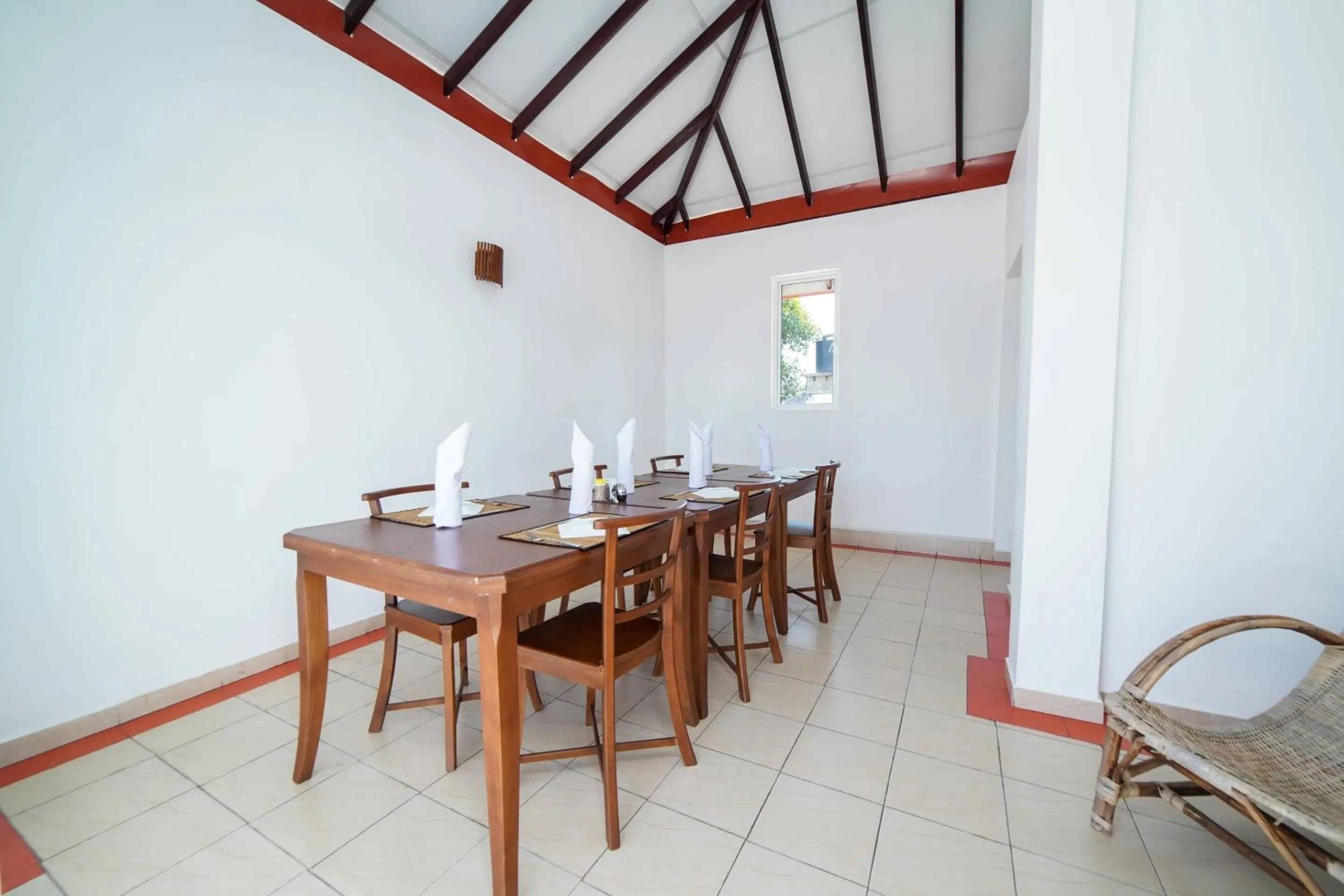 Restaurant/places to eat in Dazzling Villa