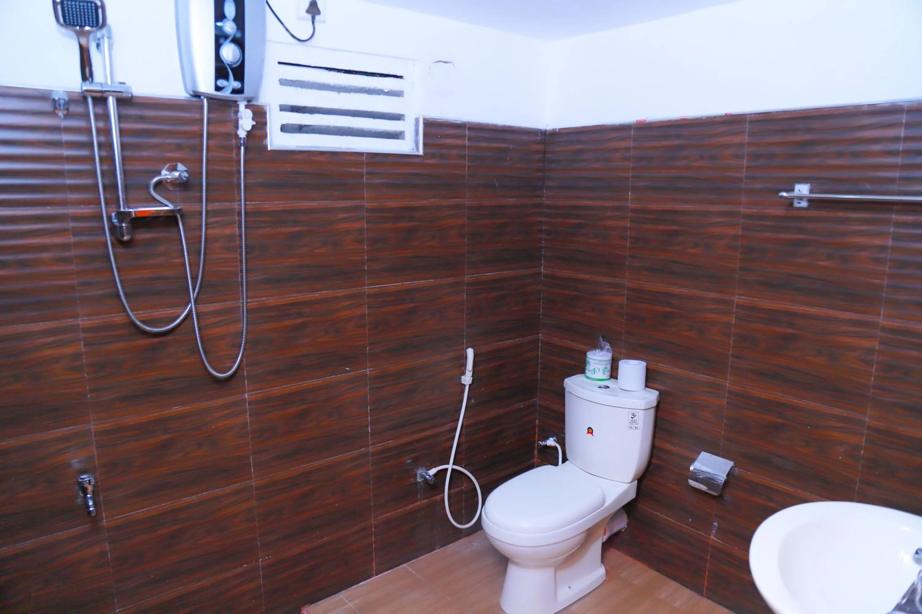 Shower in Sigiriya Rock Gate Resort