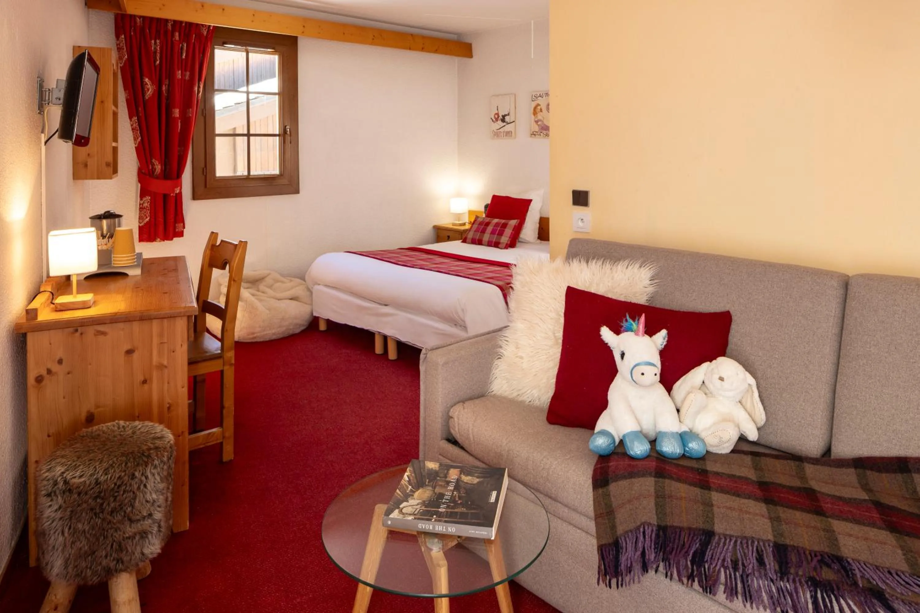 Bedroom, Bed in Hôtel du Bourg