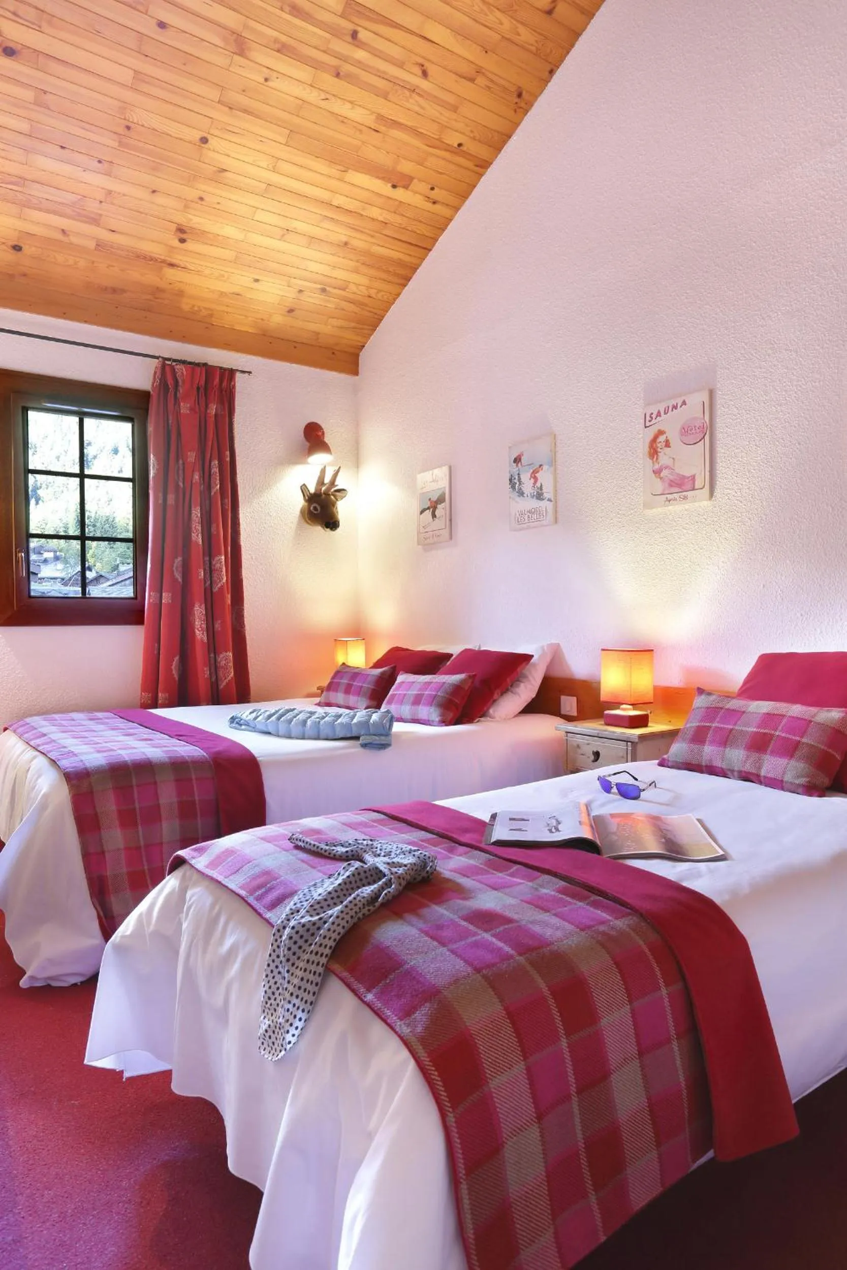 Bedroom, Bed in Hôtel du Bourg