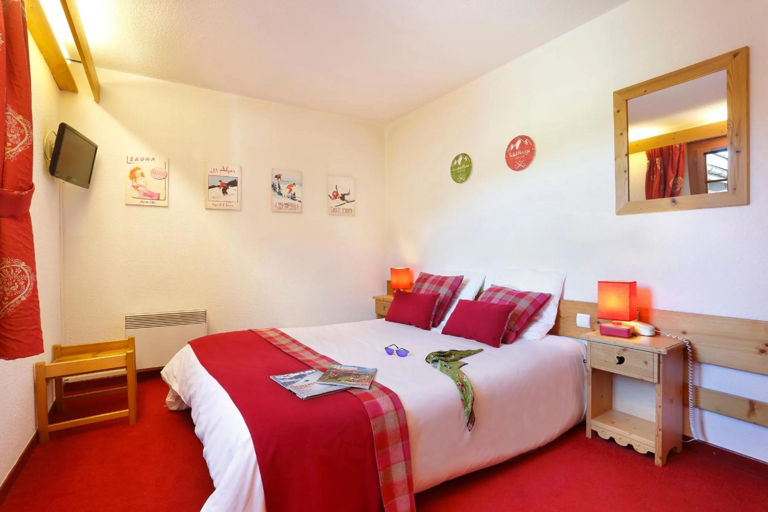 Bed in Hôtel du Bourg