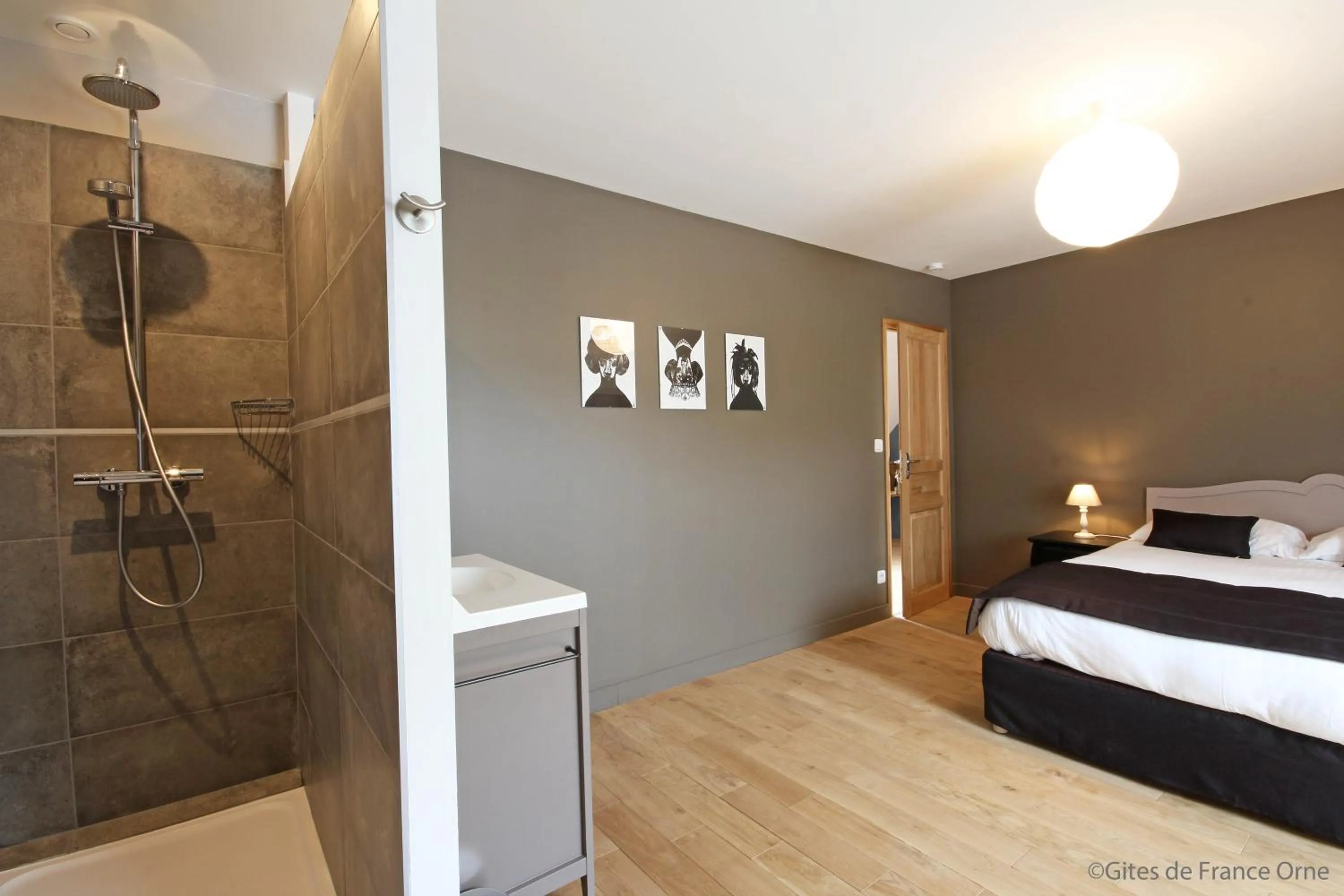 Photo of the whole room, Bed in La Corbonniere