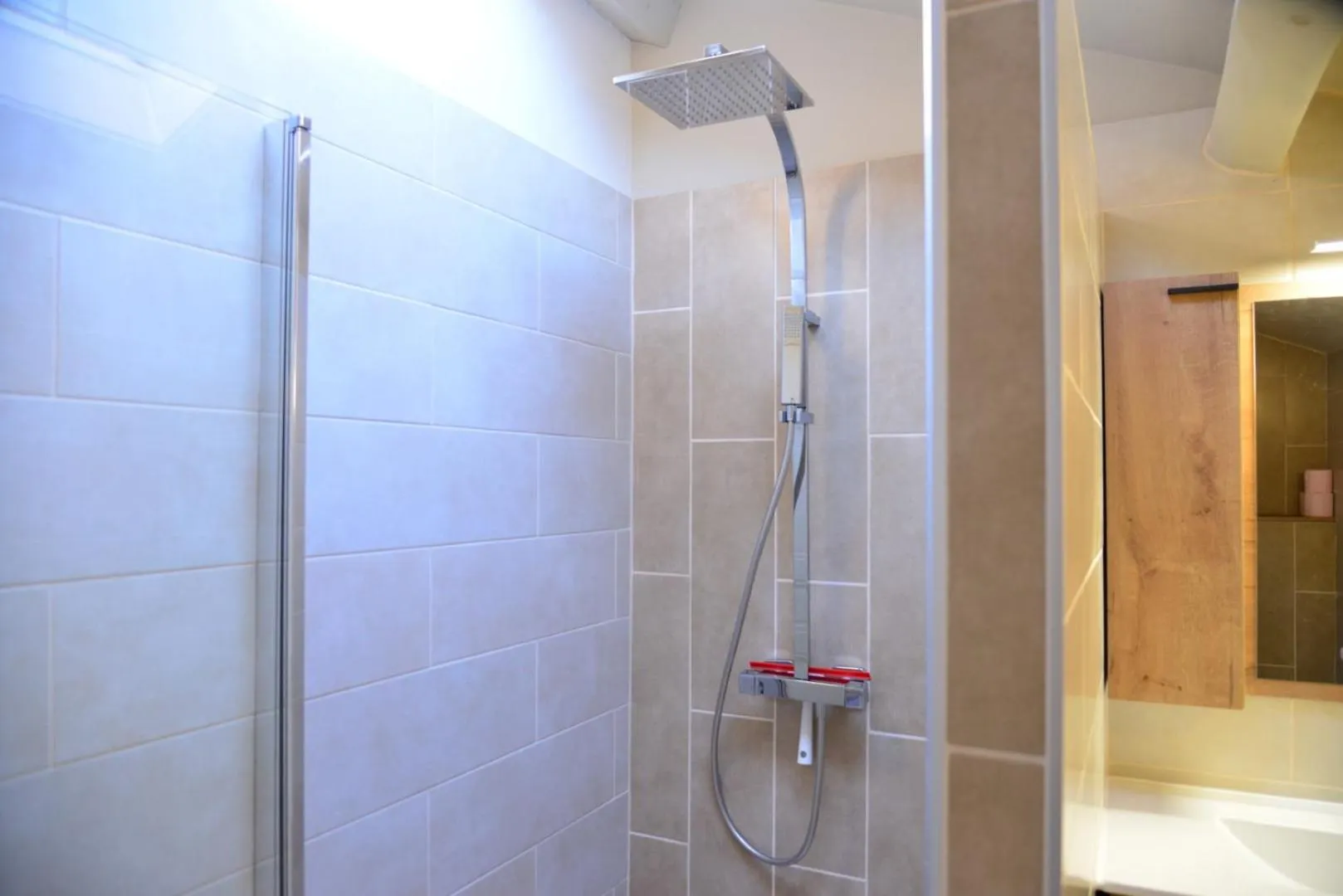 Shower in Au Grand Bonheur