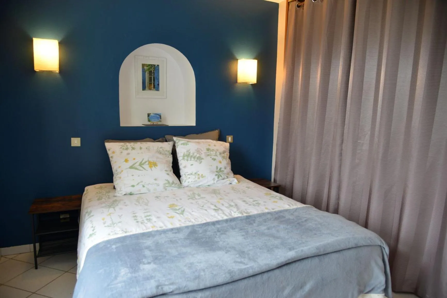 Bedroom, Bed in Au Grand Bonheur