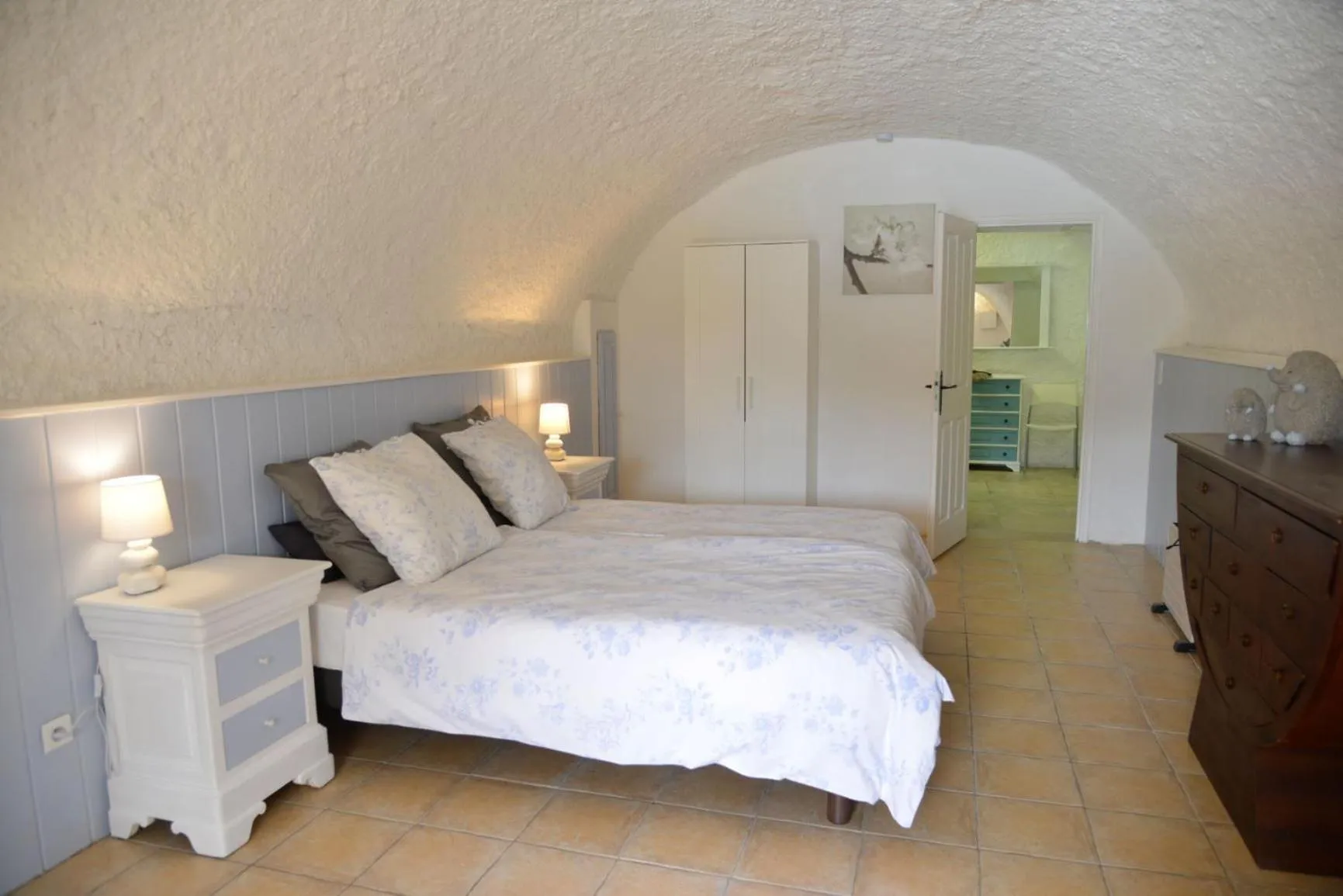 Bedroom, Bed in Au Grand Bonheur