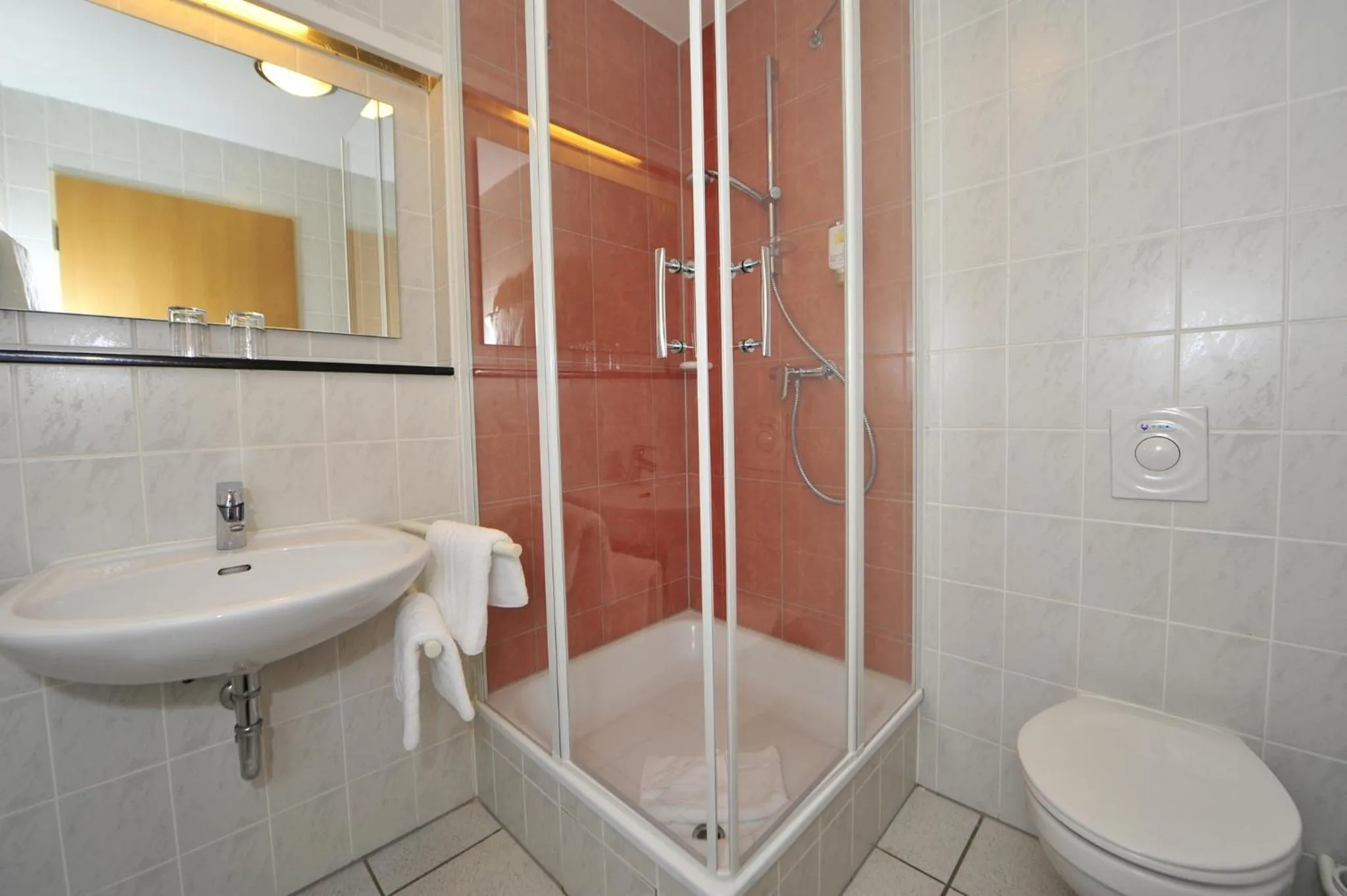 Shower in Hotel Godewind