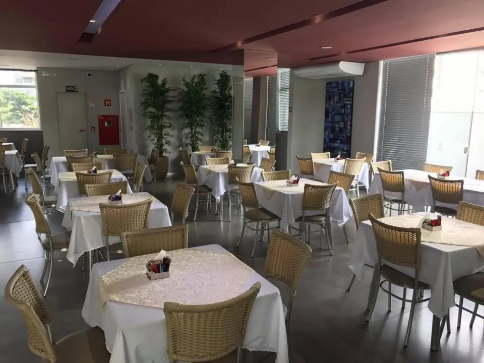 Restaurant/places to eat in Verona Tower Hotel