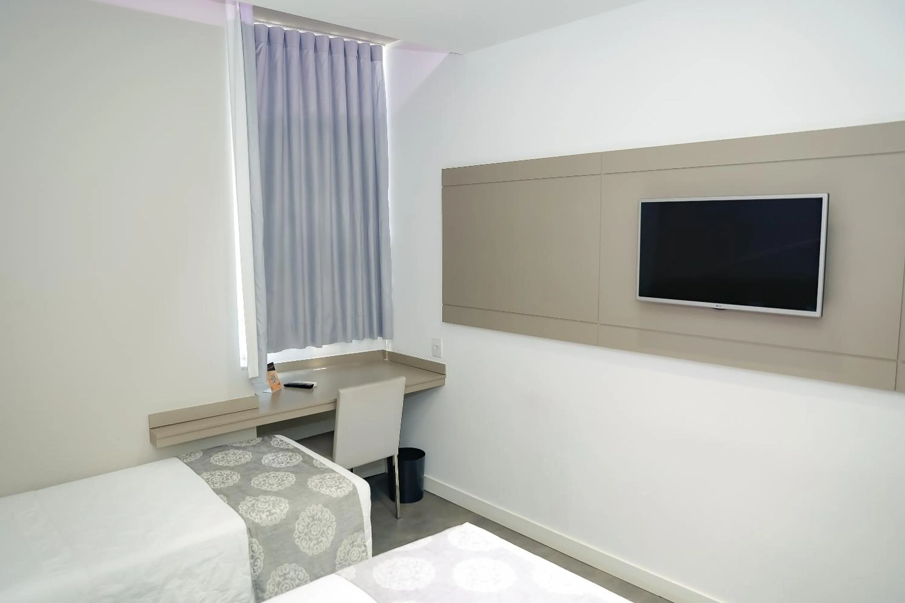 TV and multimedia, Bed in Verona Tower Hotel