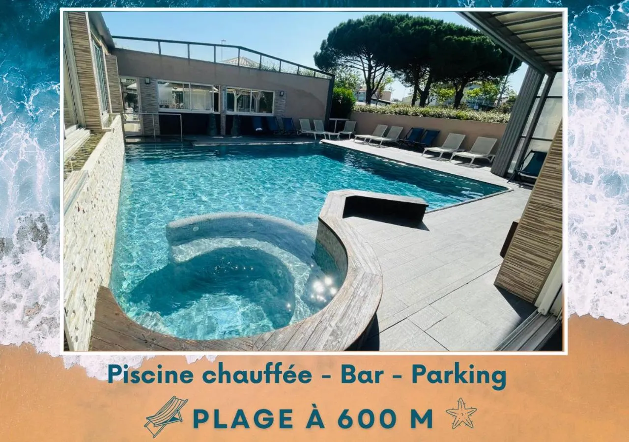 Swimming pool in Hotel & Spa Gil de France Cap d'Agde