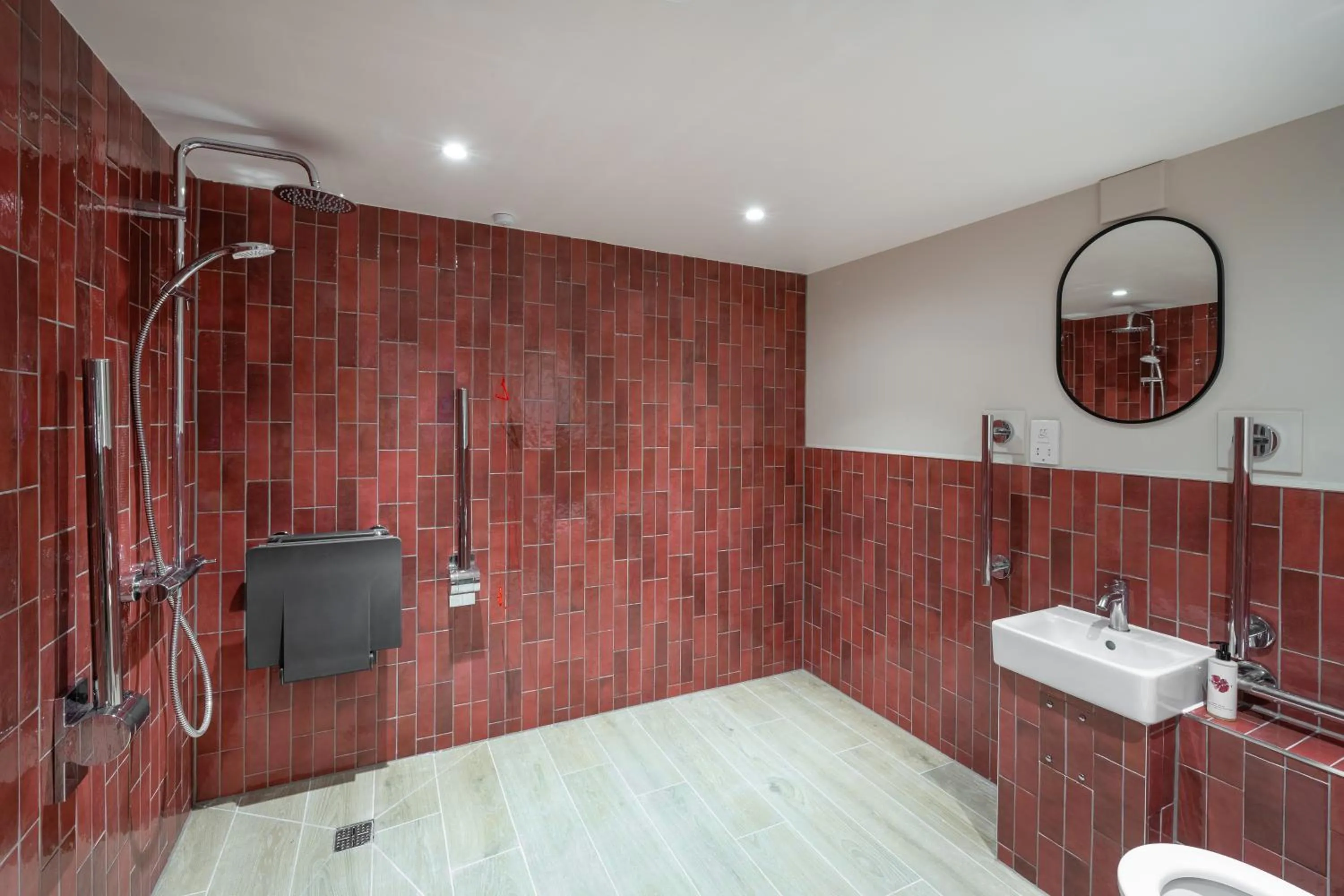 Shower in The Railway Hotel Worthing