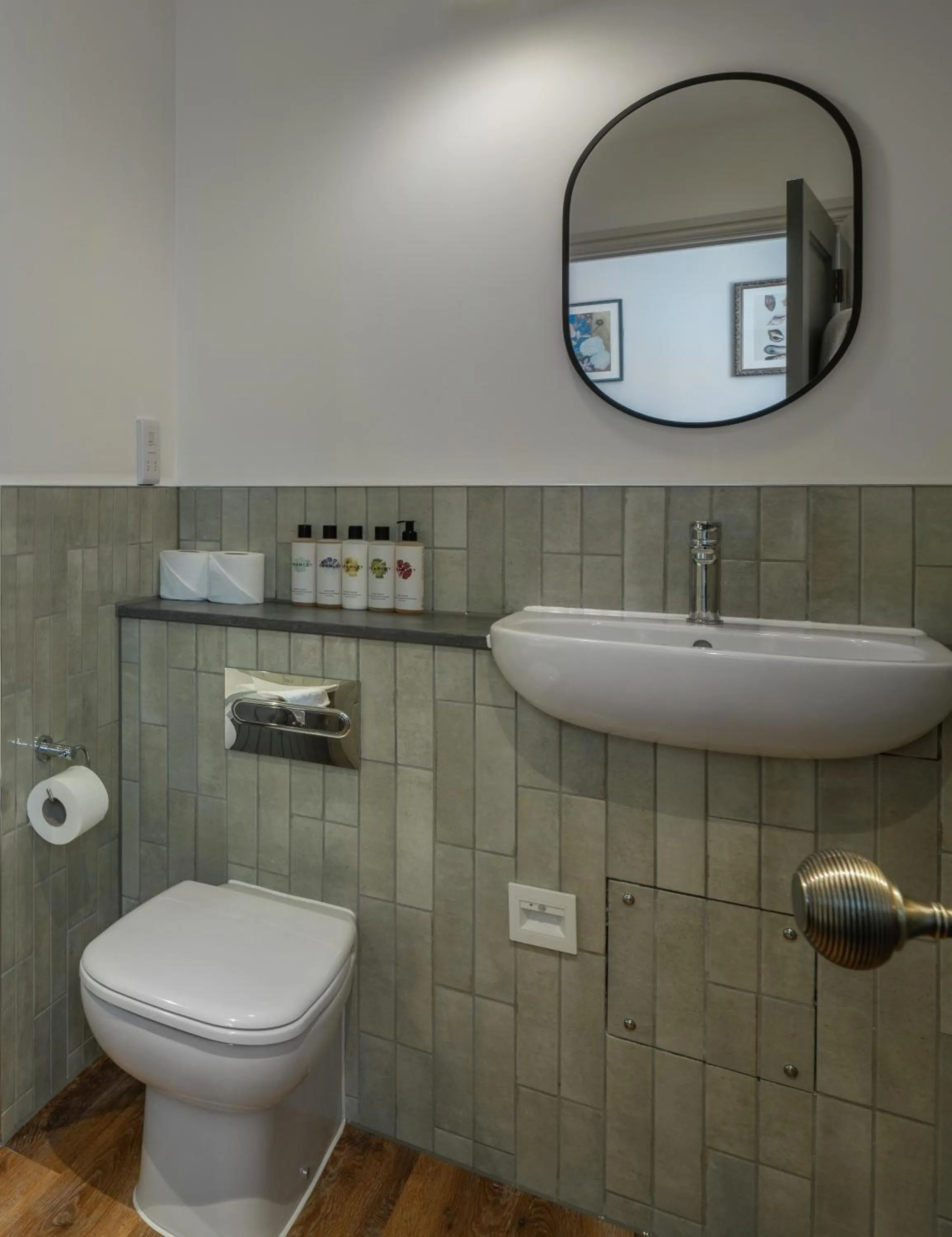 Bathroom in The Railway Hotel Worthing