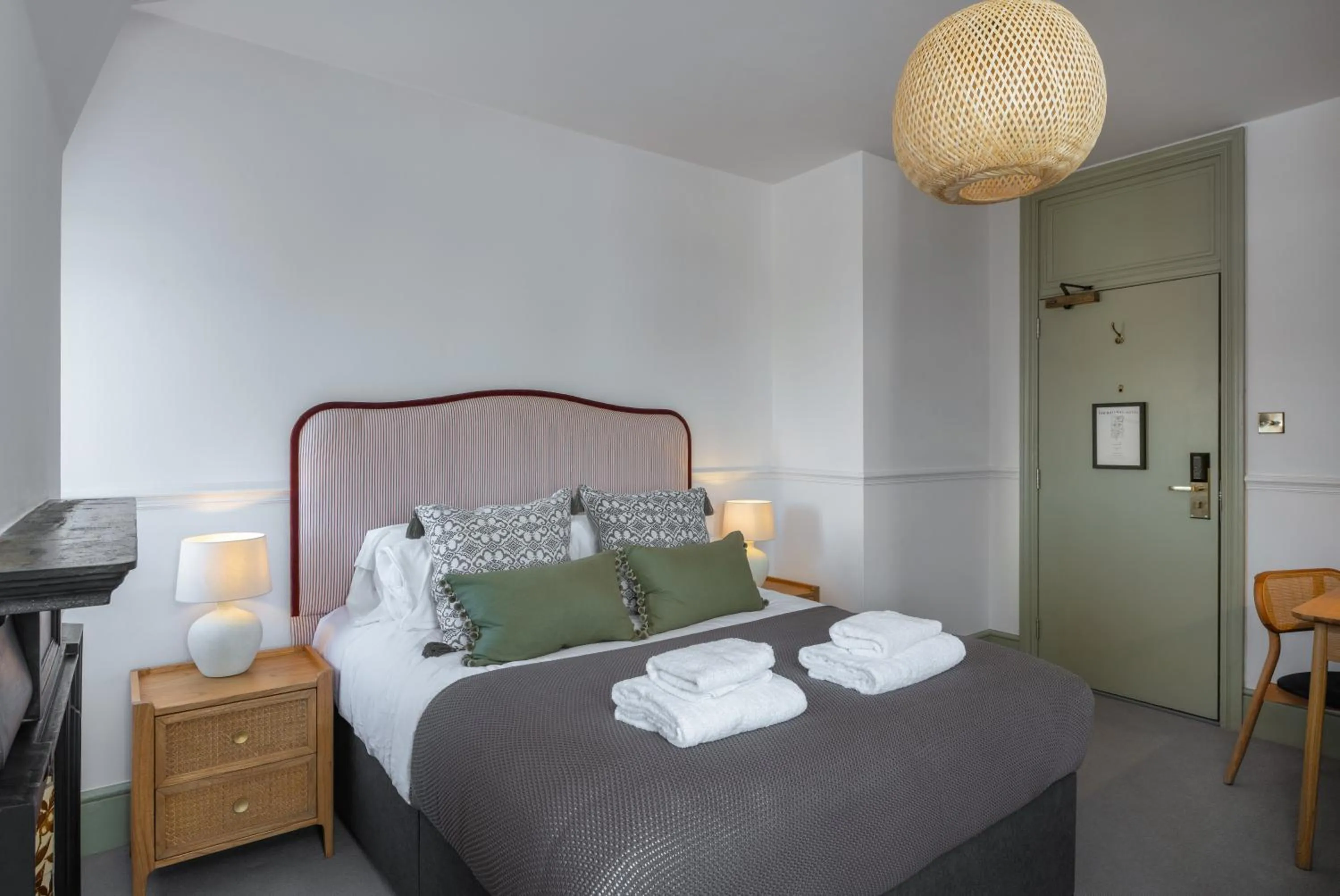 Bedroom, Bed in The Railway Hotel Worthing