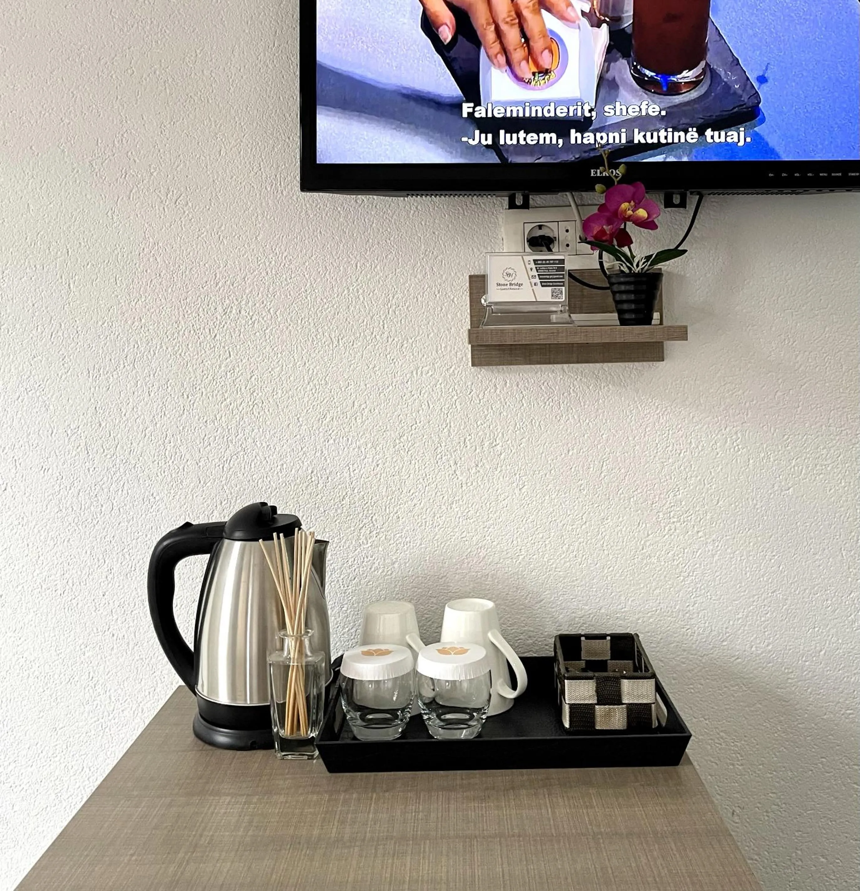 TV and multimedia in Stone Bridge Hotel