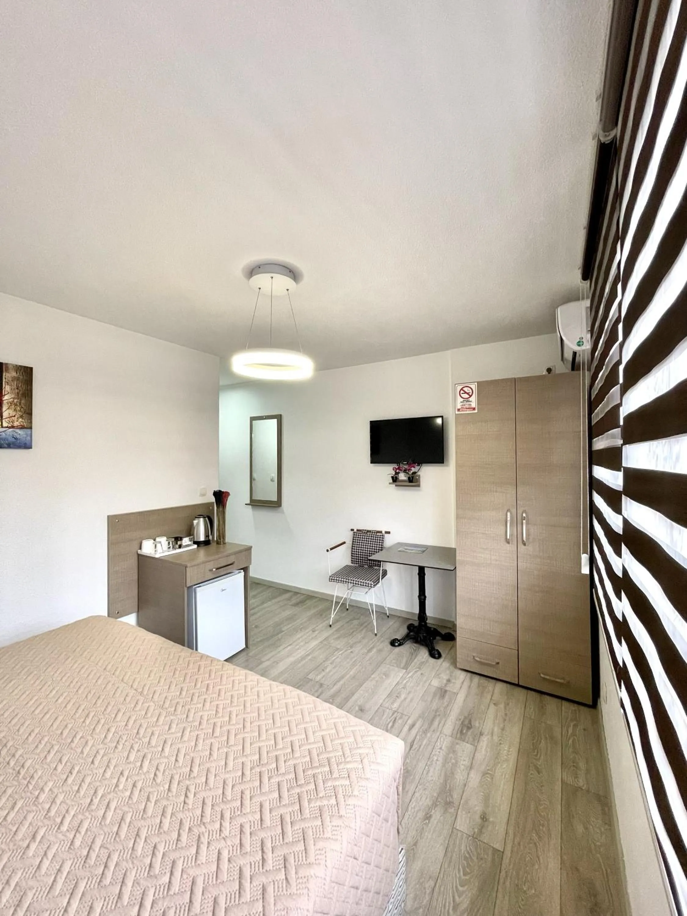 TV and multimedia, Bed in Stone Bridge Hotel