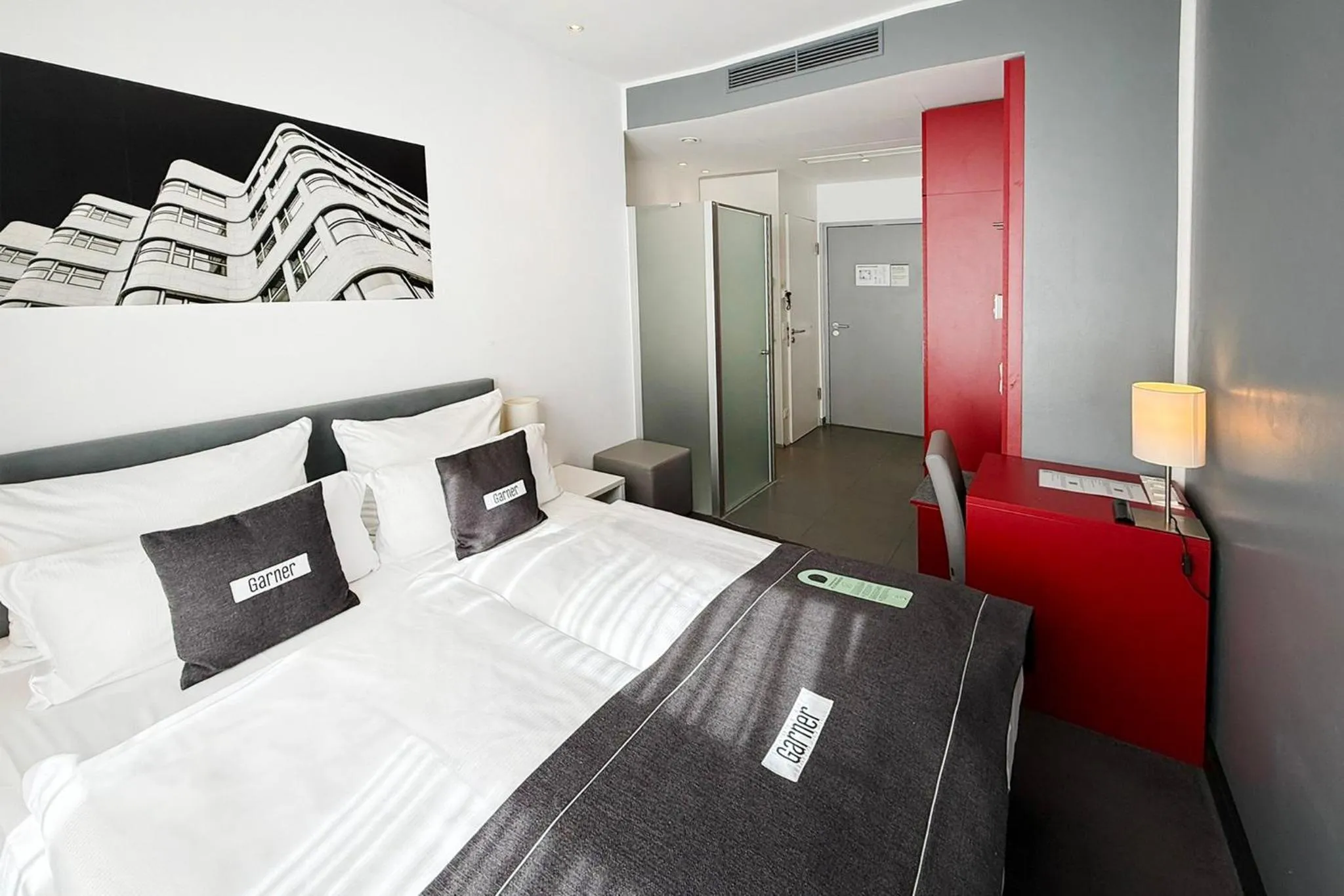 Photo of the whole room, Bed in Garner Hotel Berlin - Gendarmenmarkt by IHG