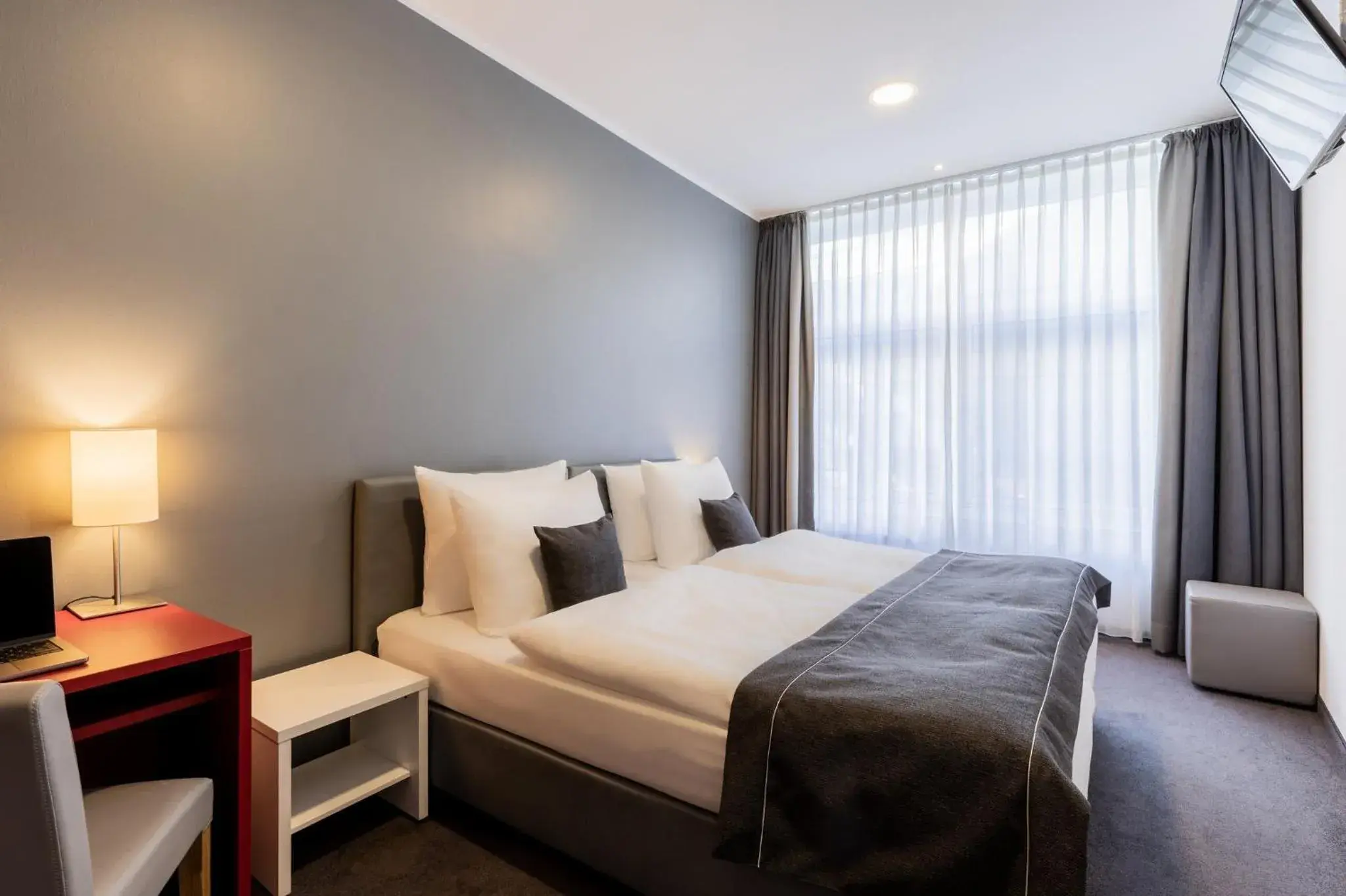 Premium Family Room with King Bed and Sofa Bed in Garner Hotel Berlin - Gendarmenmarkt by IHG Premium Family Room with King Bed and Sofa Bed in Garner Hotel Berlin - Gendarmenmarkt by IHG