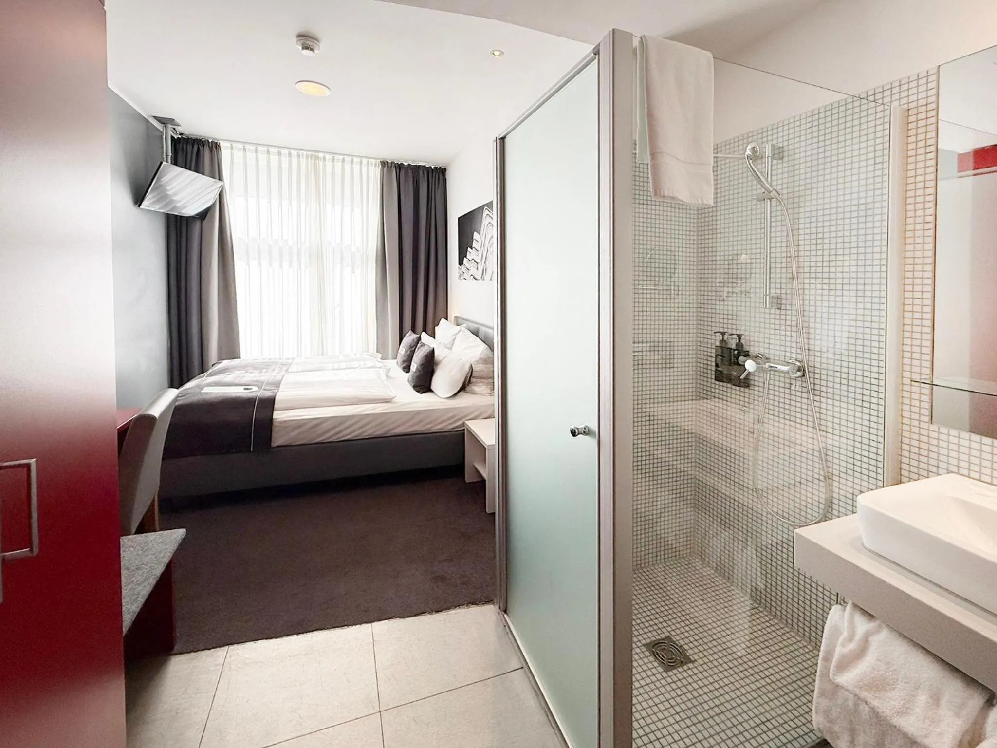 Photo of the whole room, Bed in Garner Hotel Berlin - Gendarmenmarkt by IHG