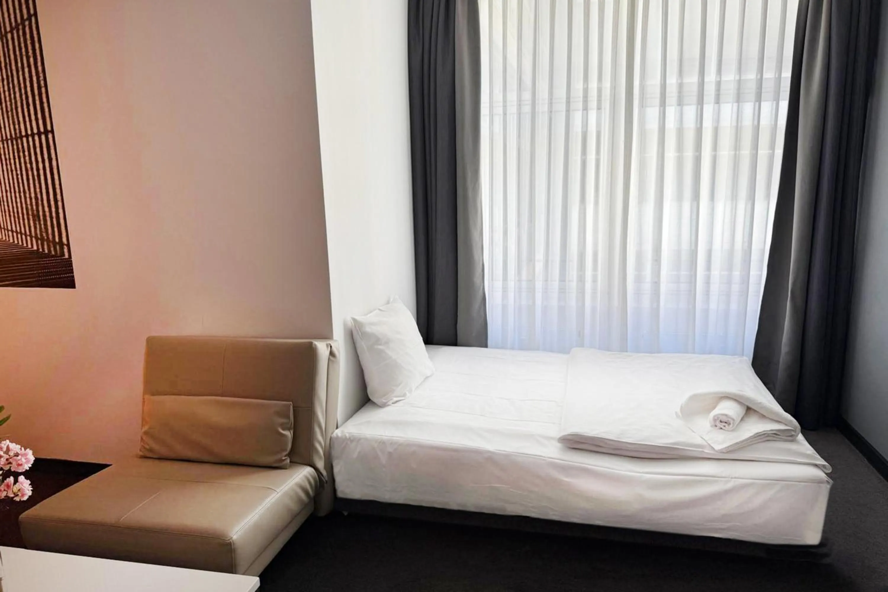 Photo of the whole room, Bed in Garner Hotel Berlin - Gendarmenmarkt by IHG